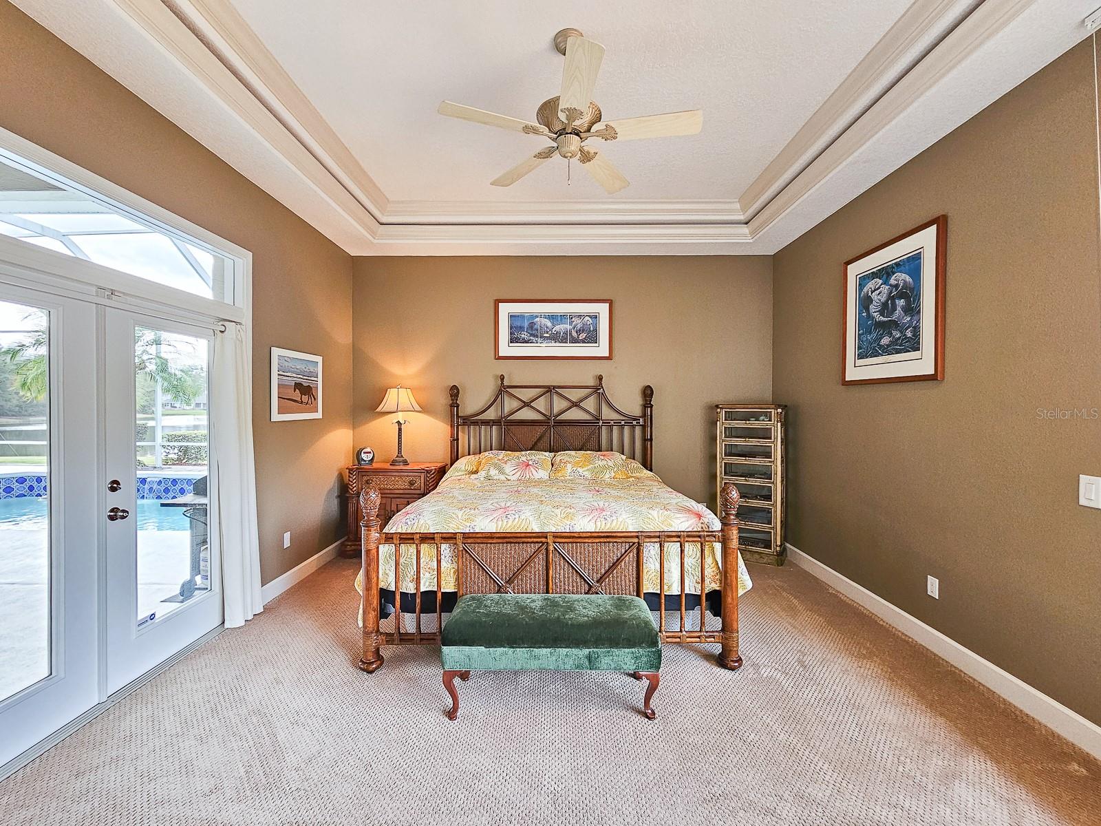 6 LAKESIDE PL E