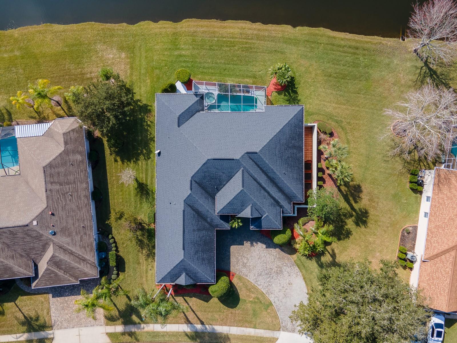 6 LAKESIDE PL E