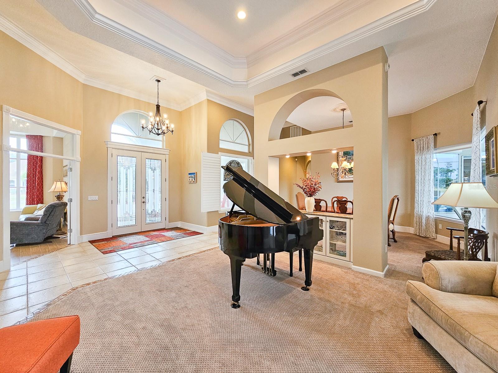 6 LAKESIDE PL E
