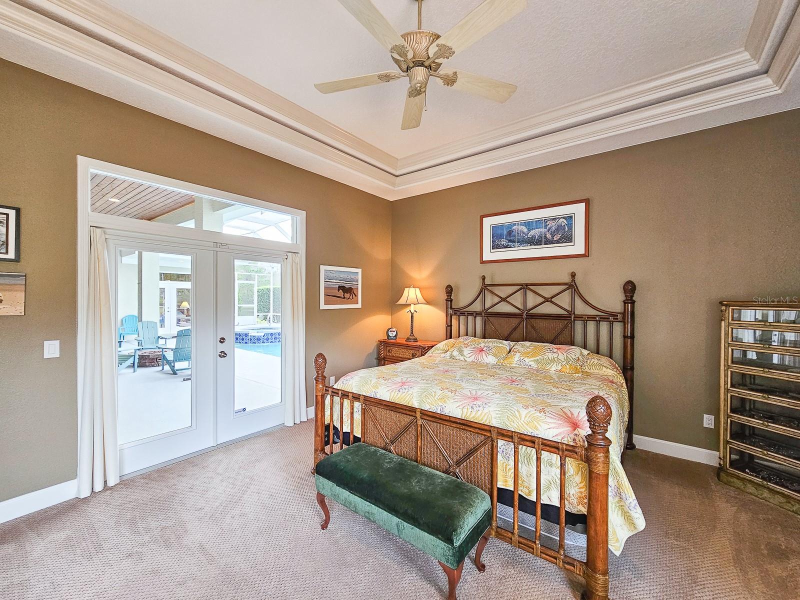 6 LAKESIDE PL E