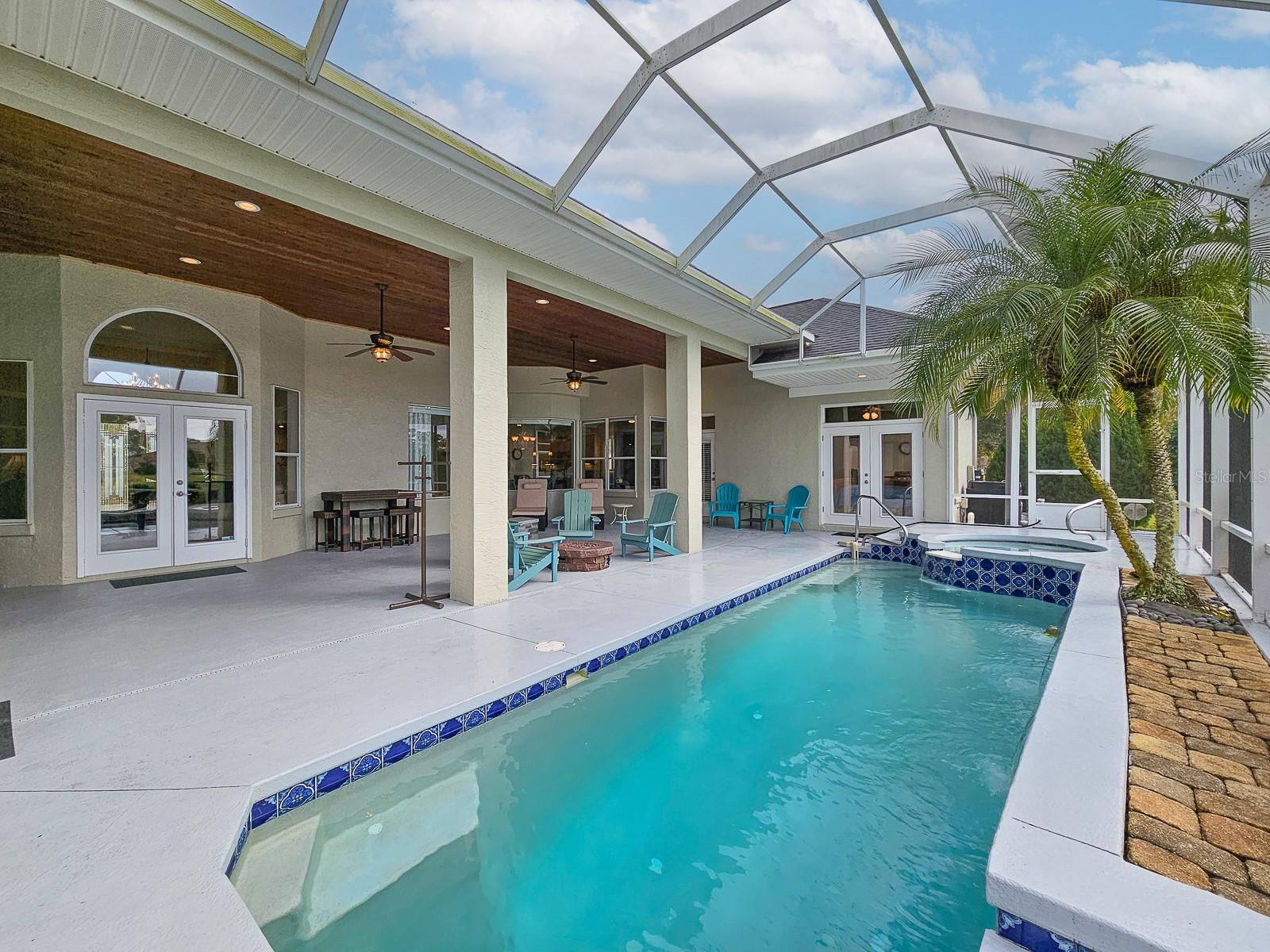 6 LAKESIDE PL E