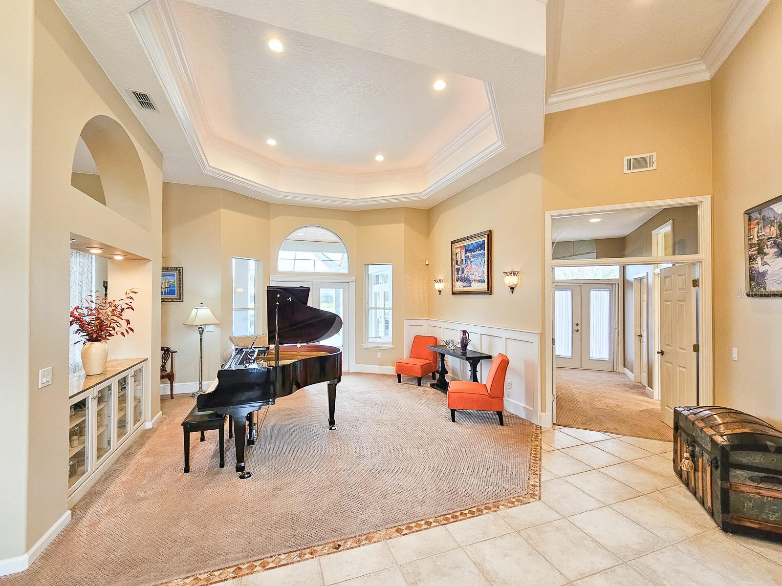 6 LAKESIDE PL E