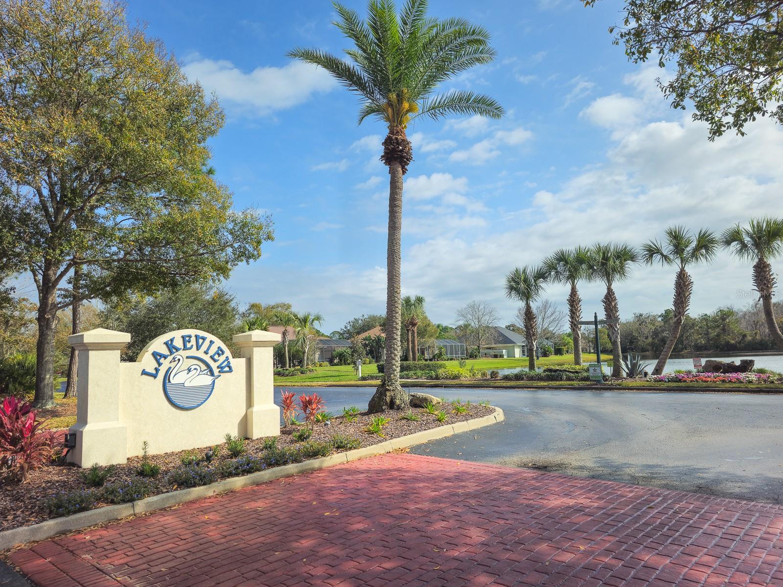 6 LAKESIDE PL E