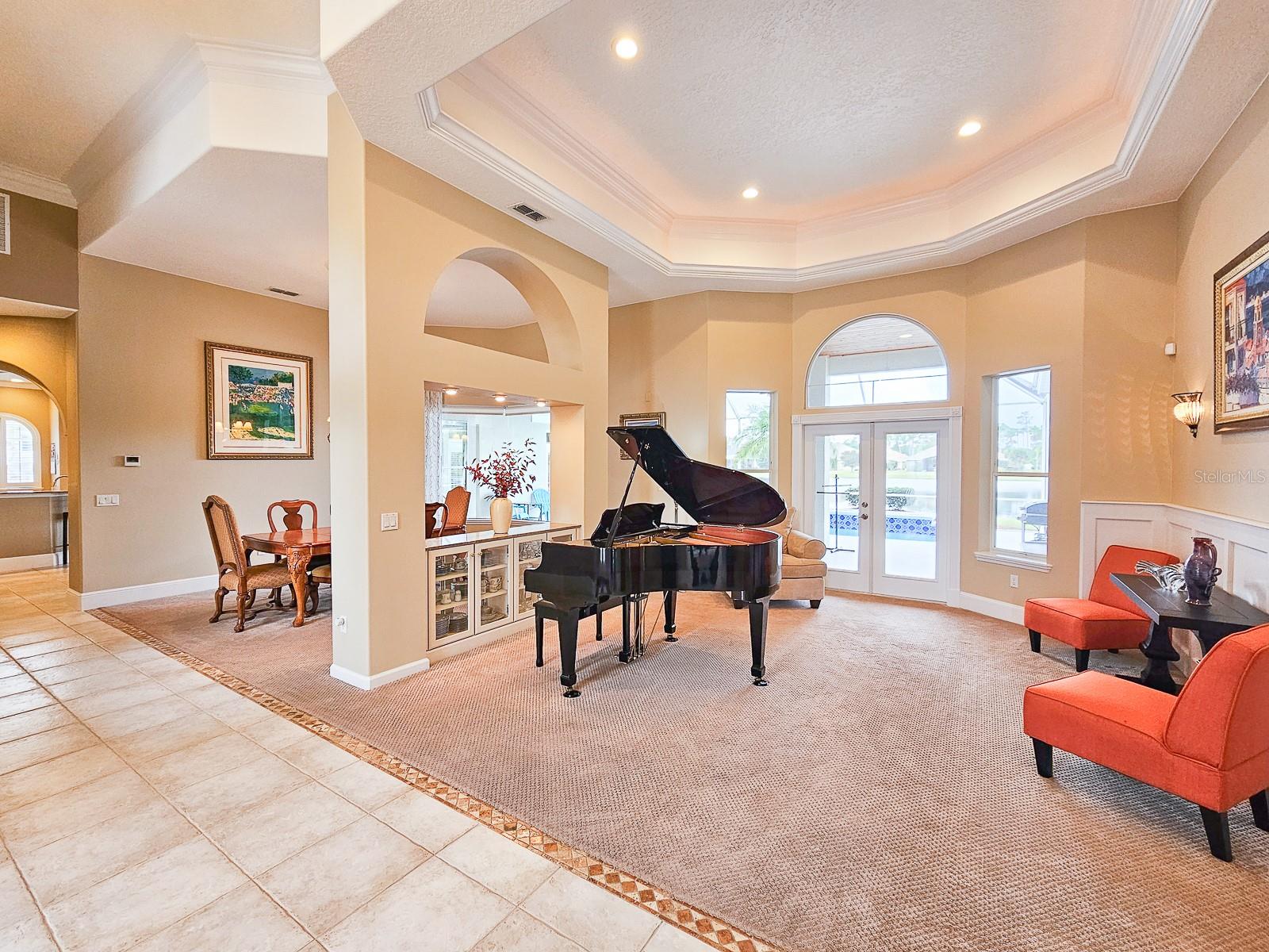 6 LAKESIDE PL E