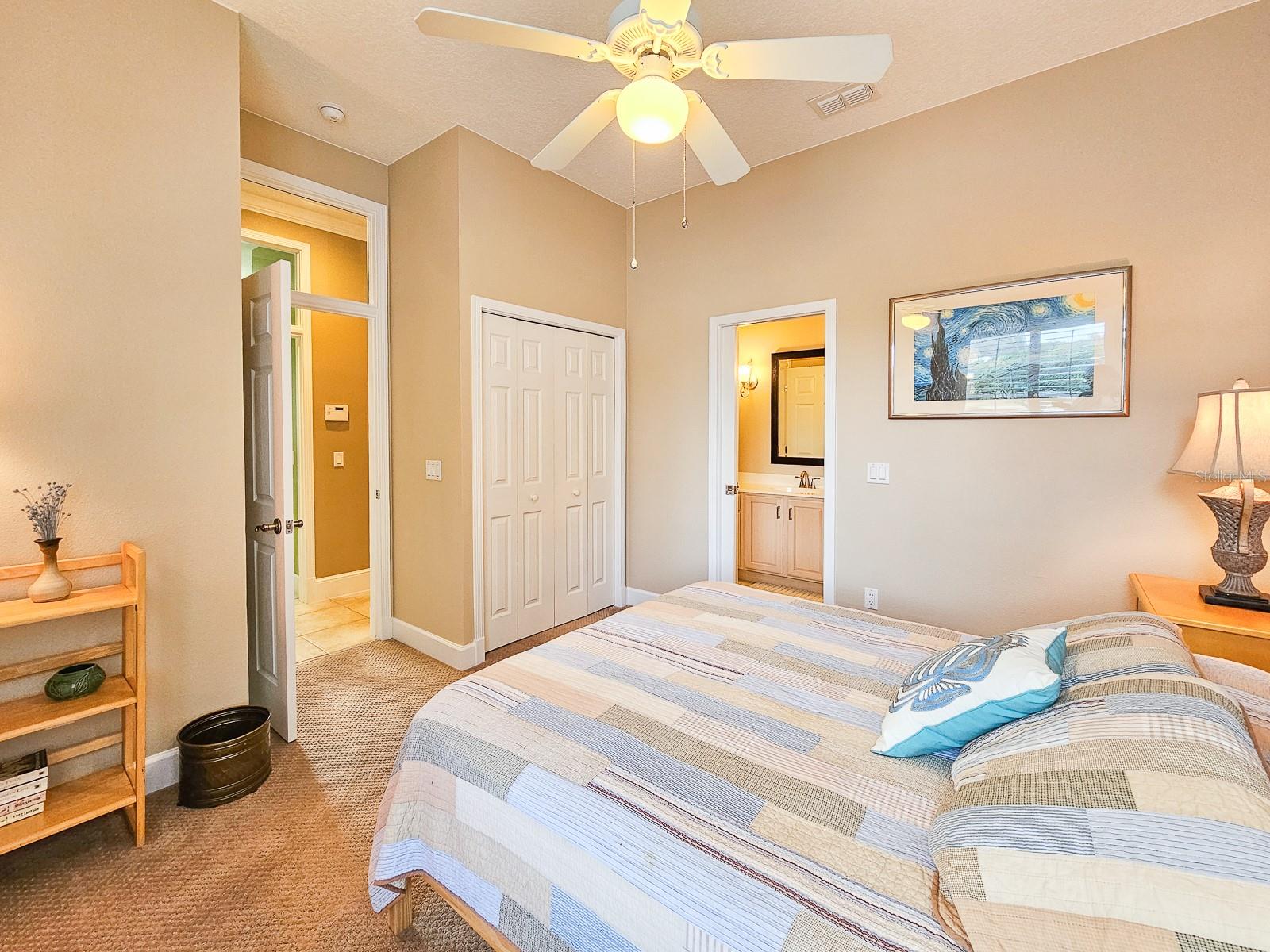 6 LAKESIDE PL E