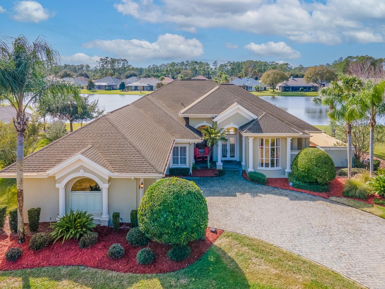 6 LAKESIDE PL E