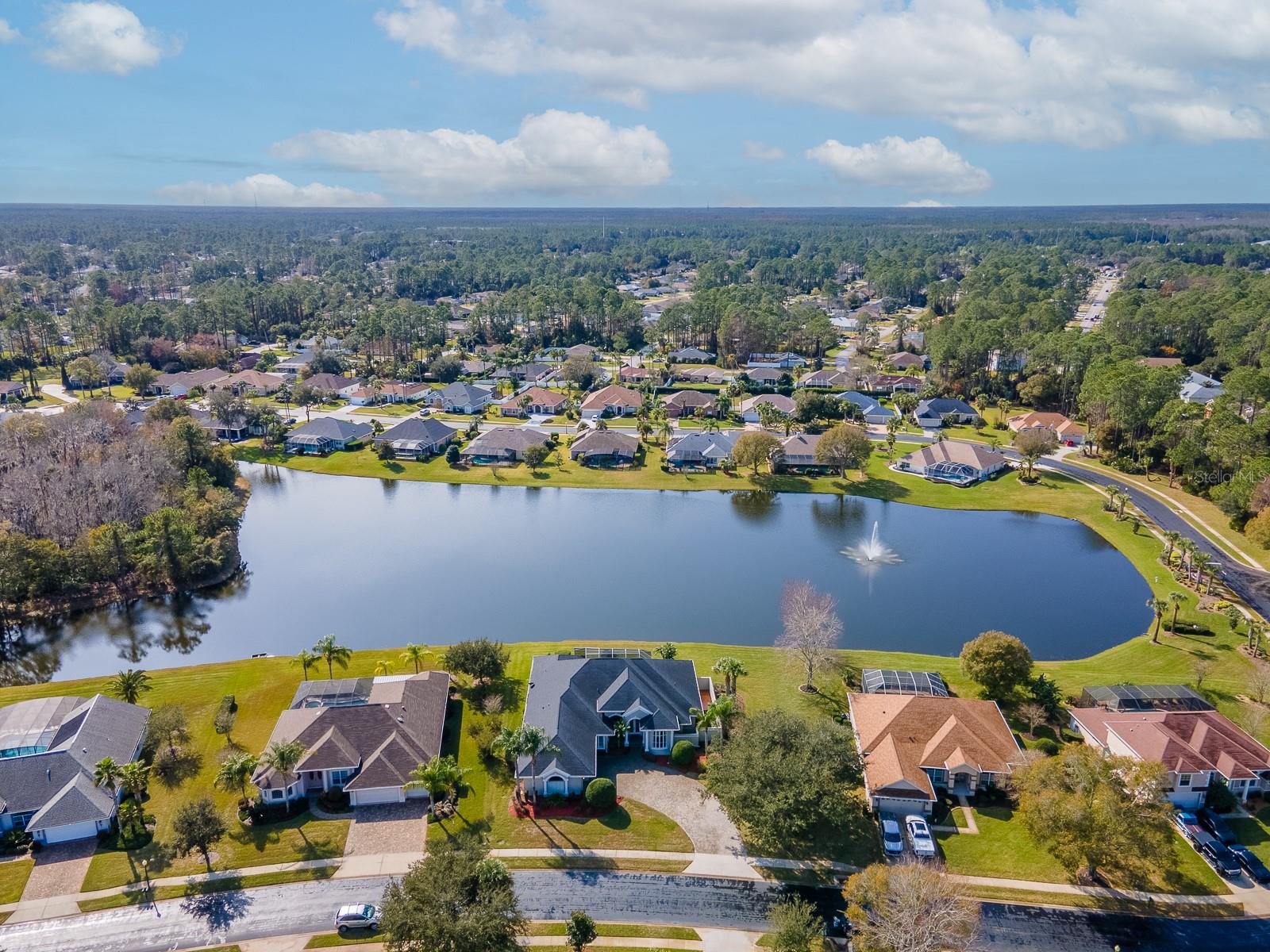 6 LAKESIDE PL E