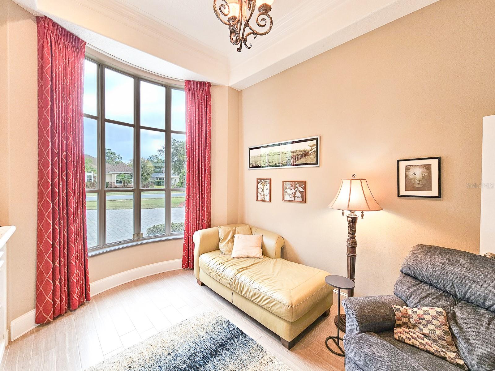 6 LAKESIDE PL E