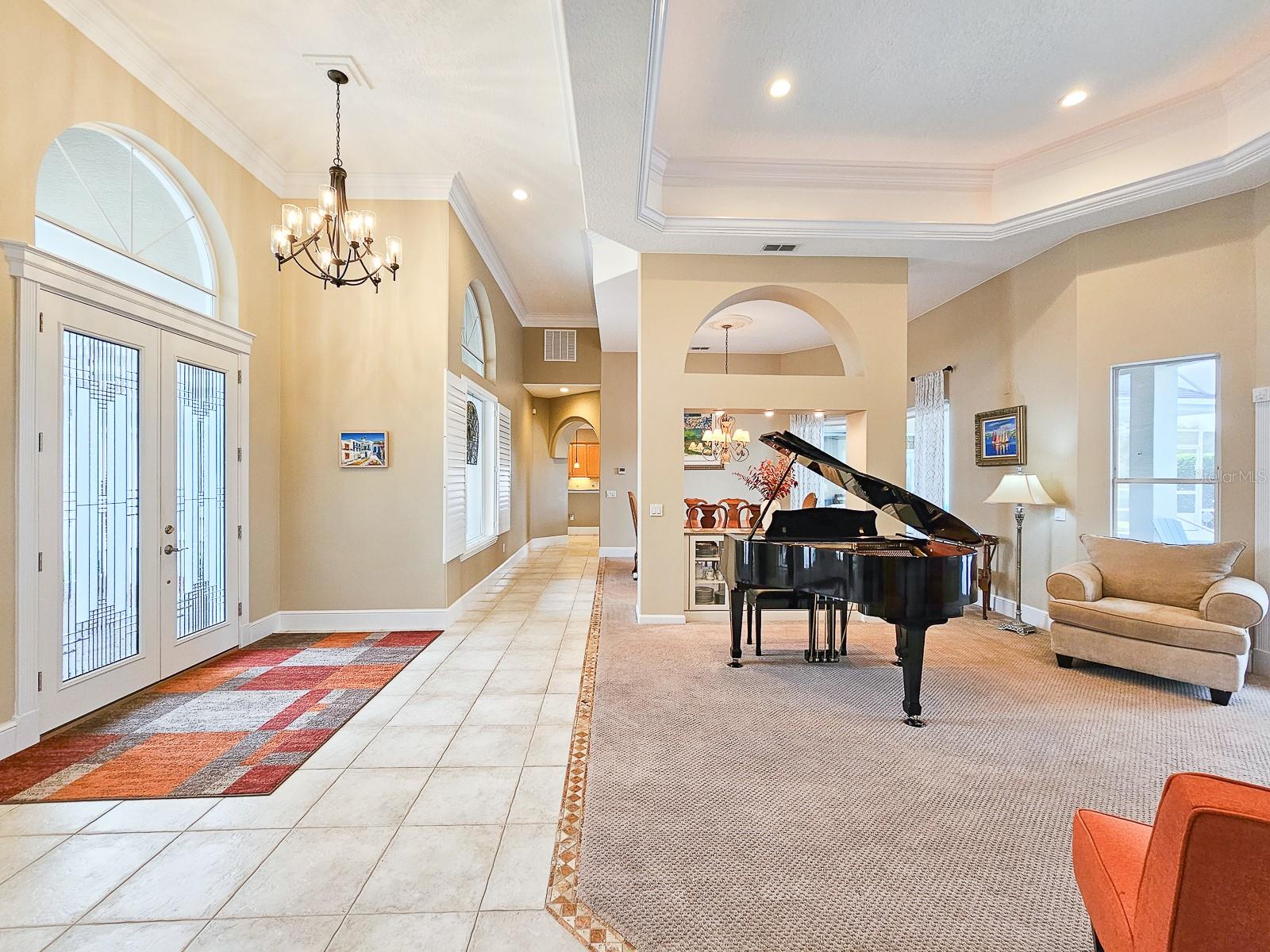6 LAKESIDE PL E