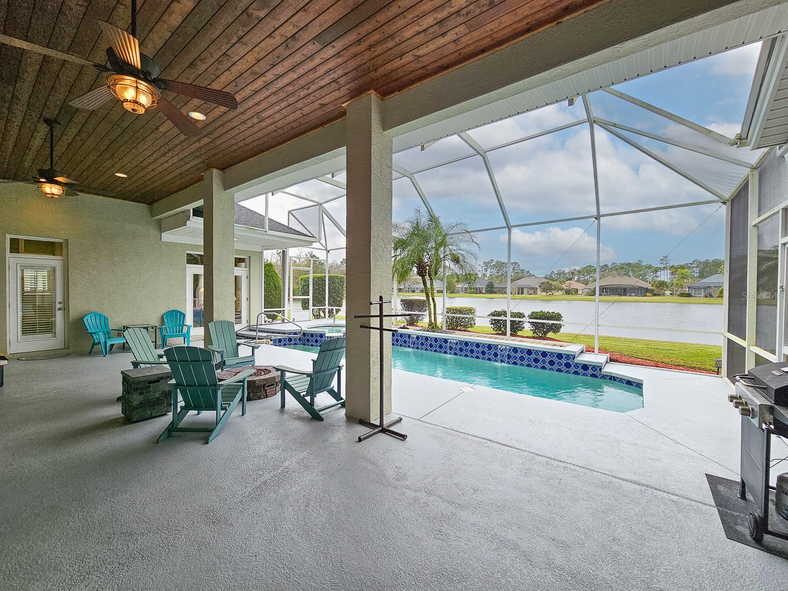 6 LAKESIDE PL E