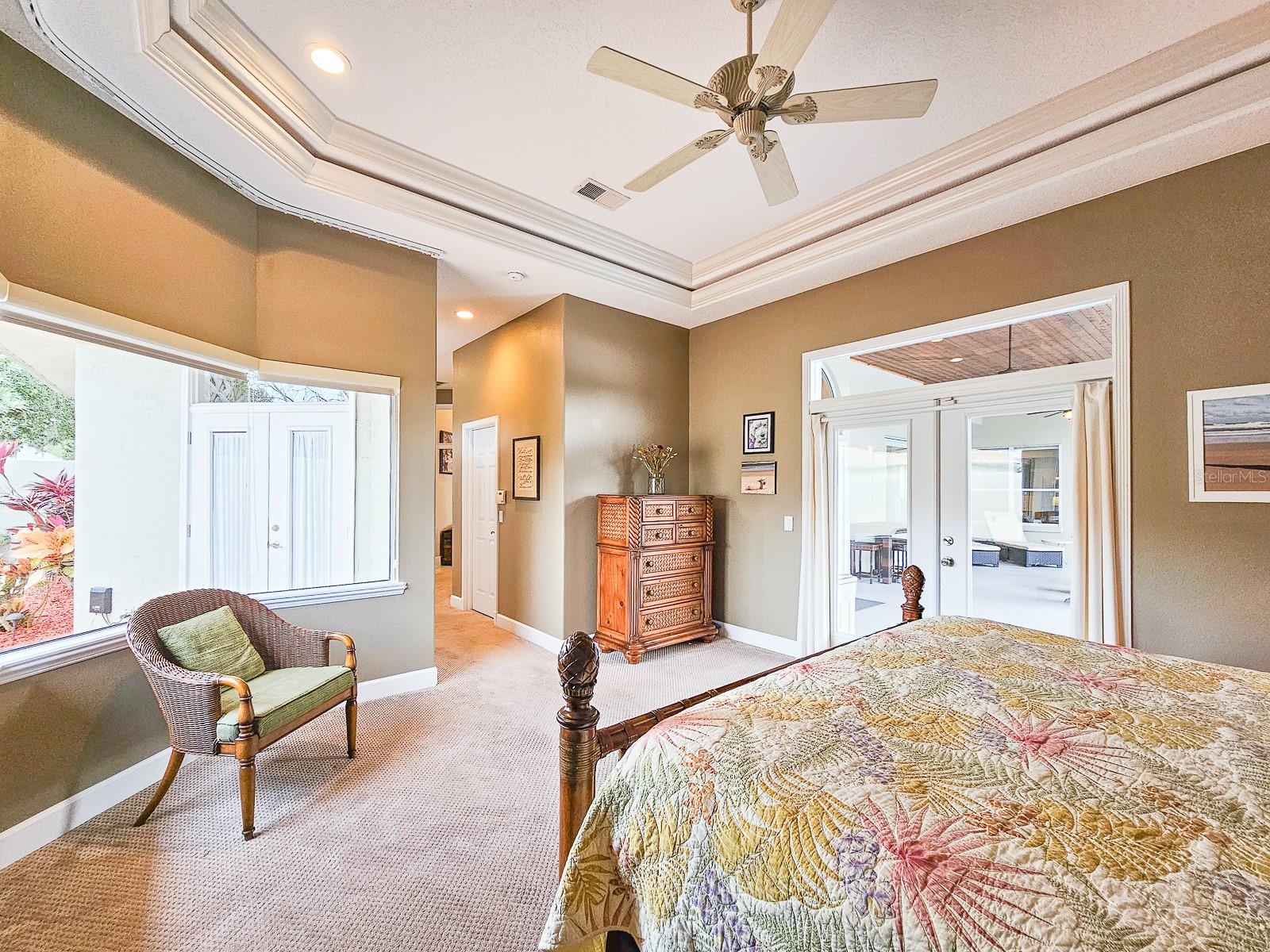 6 LAKESIDE PL E