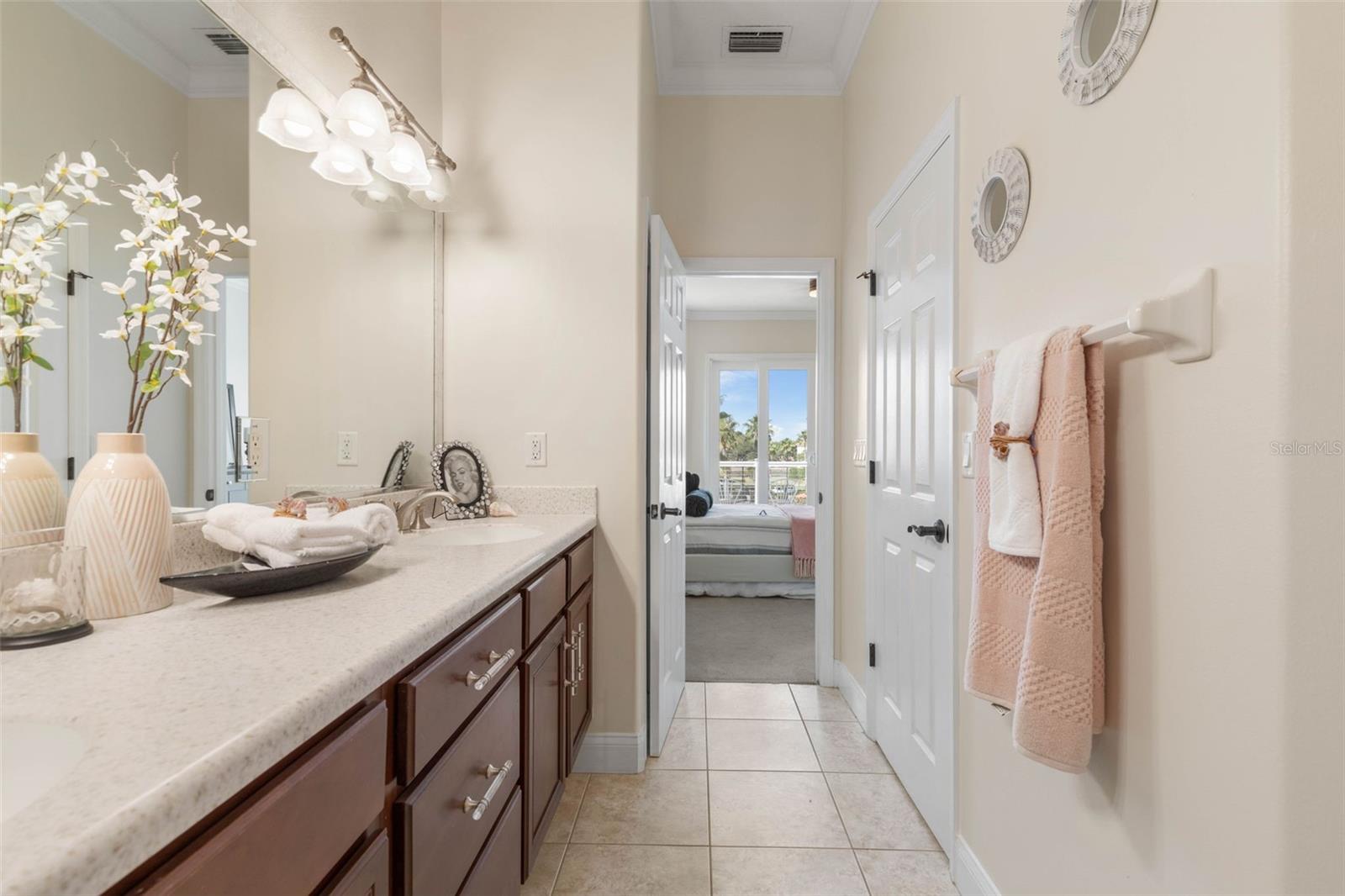 220 HARBOR VILLAGE PT N