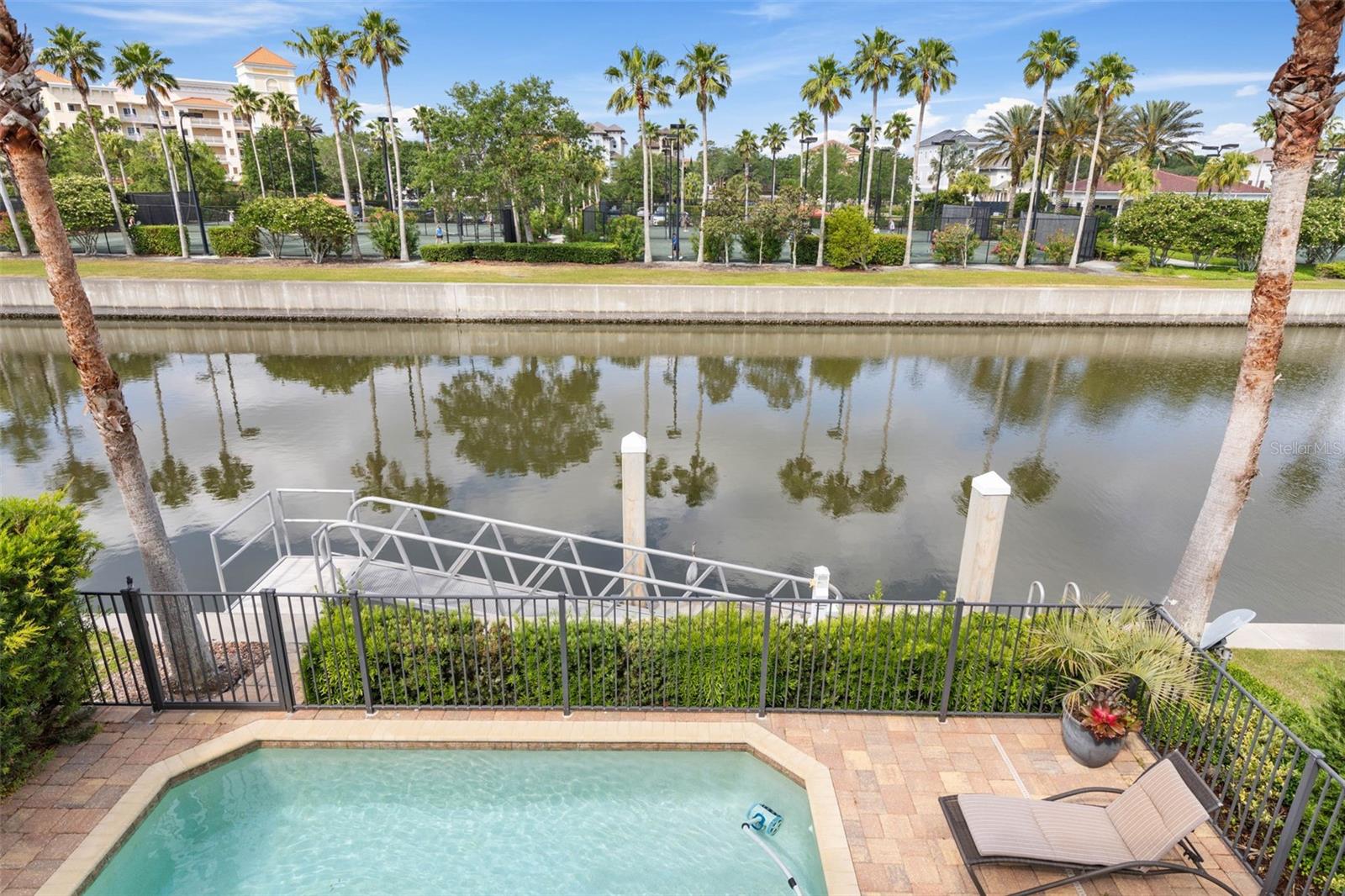 220 HARBOR VILLAGE PT N