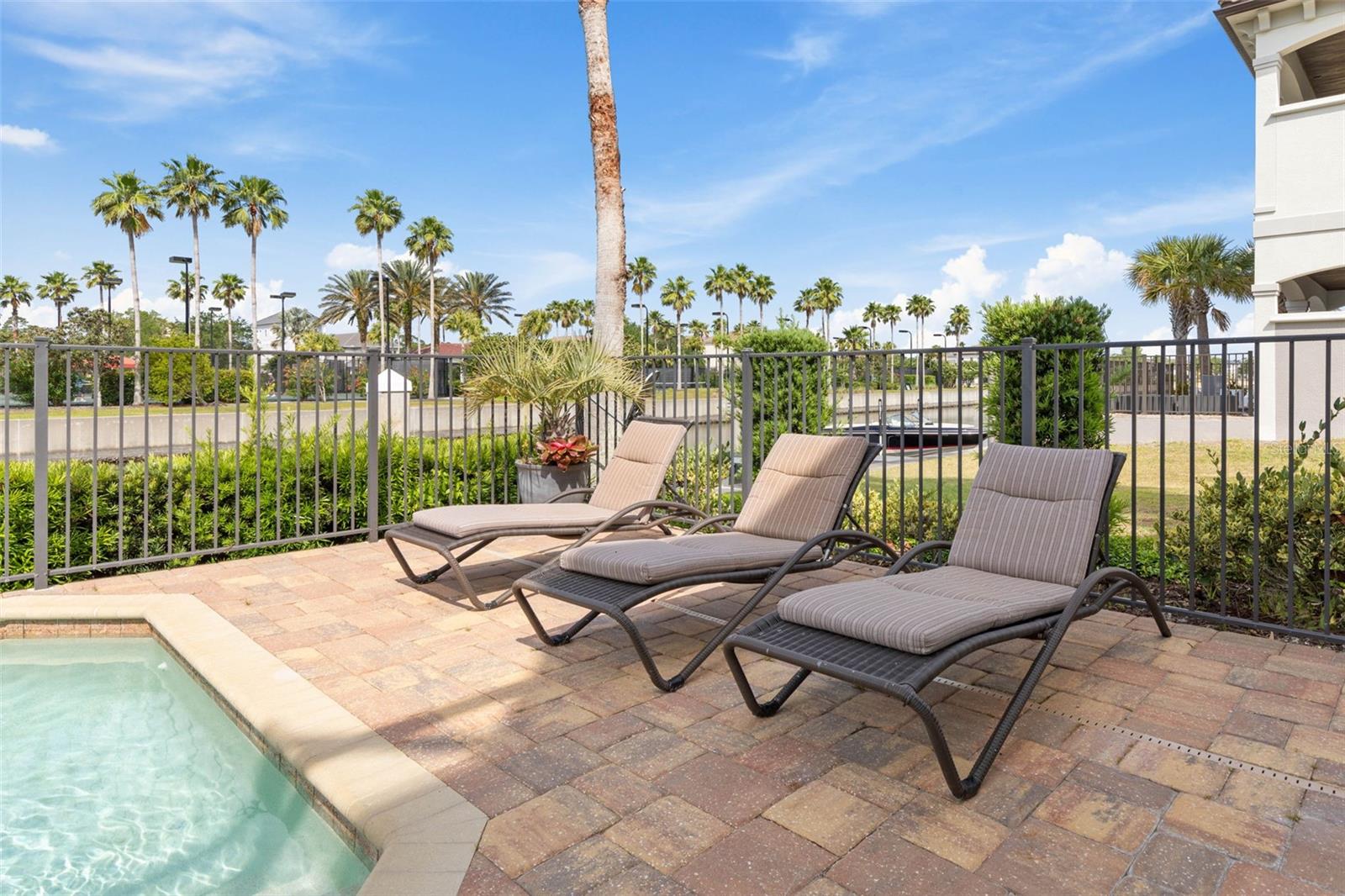 220 HARBOR VILLAGE PT N