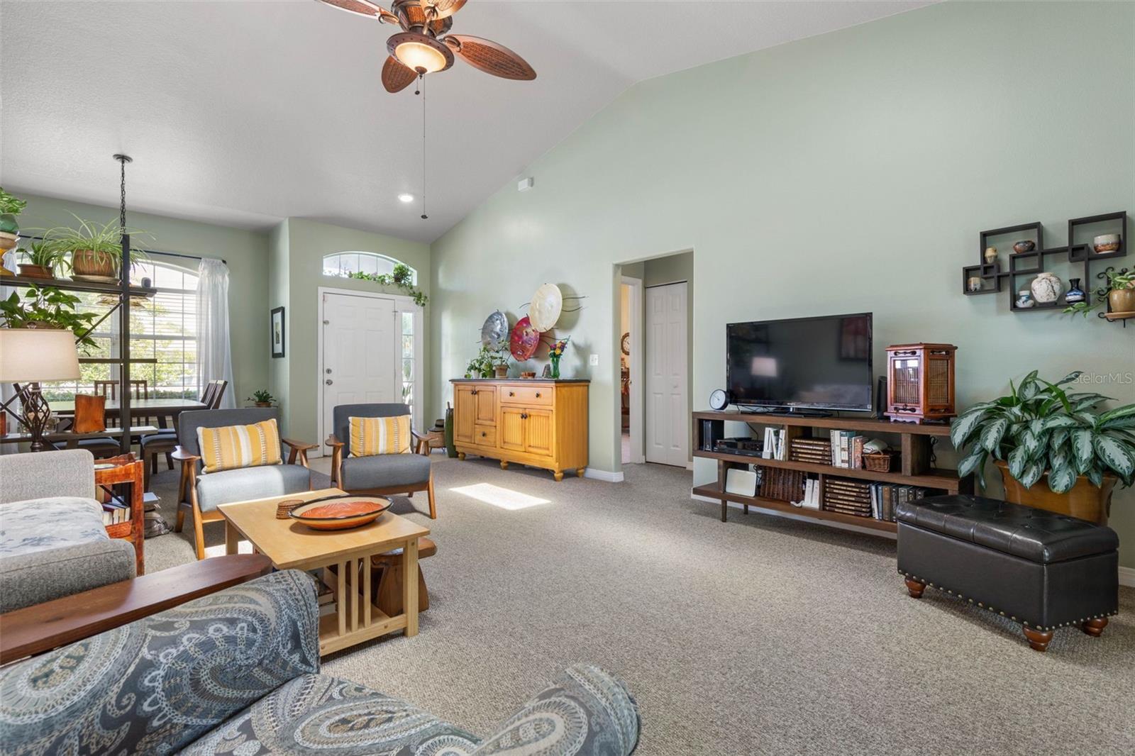 11 ROXBORO DR
