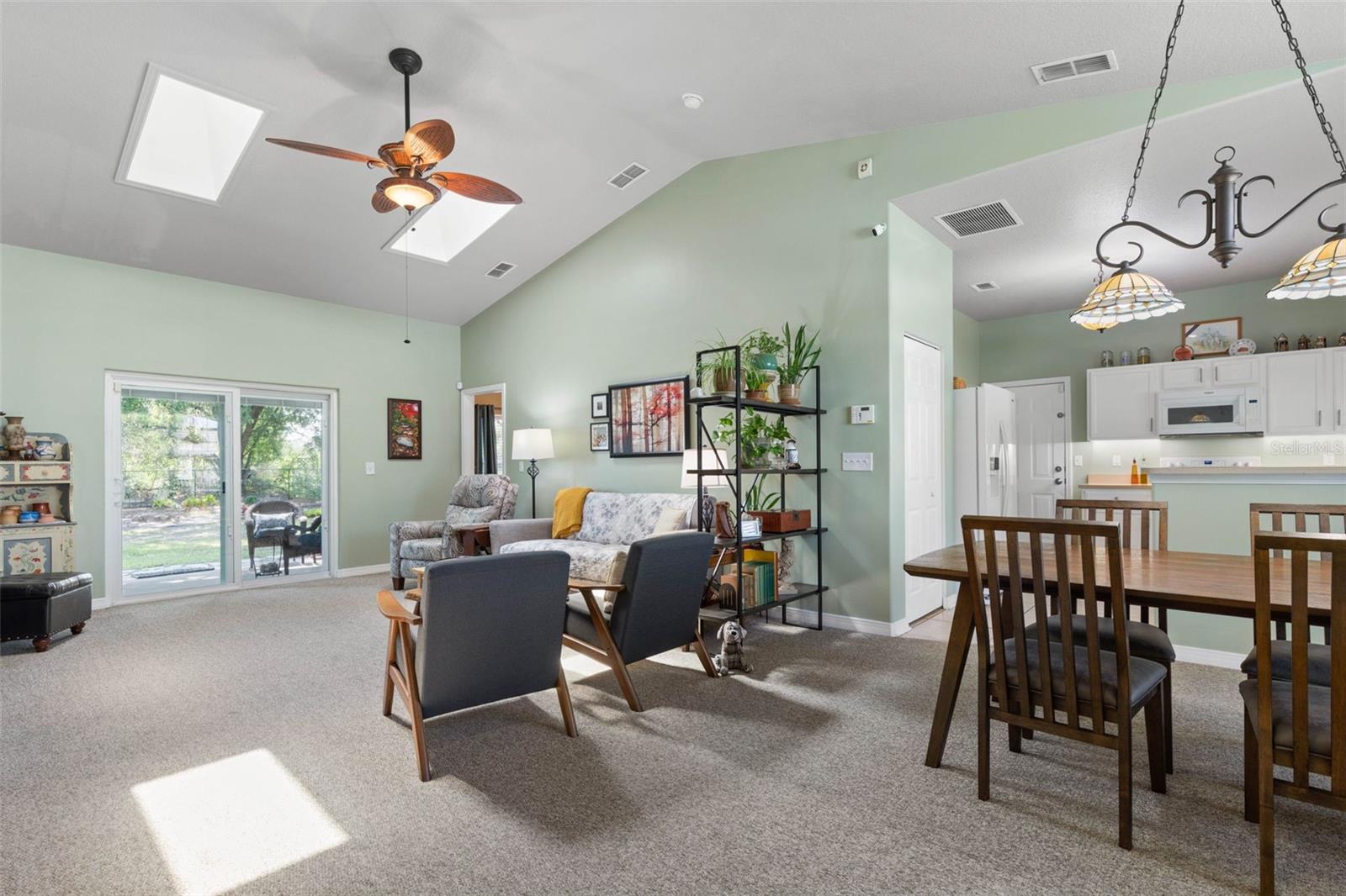 11 ROXBORO DR