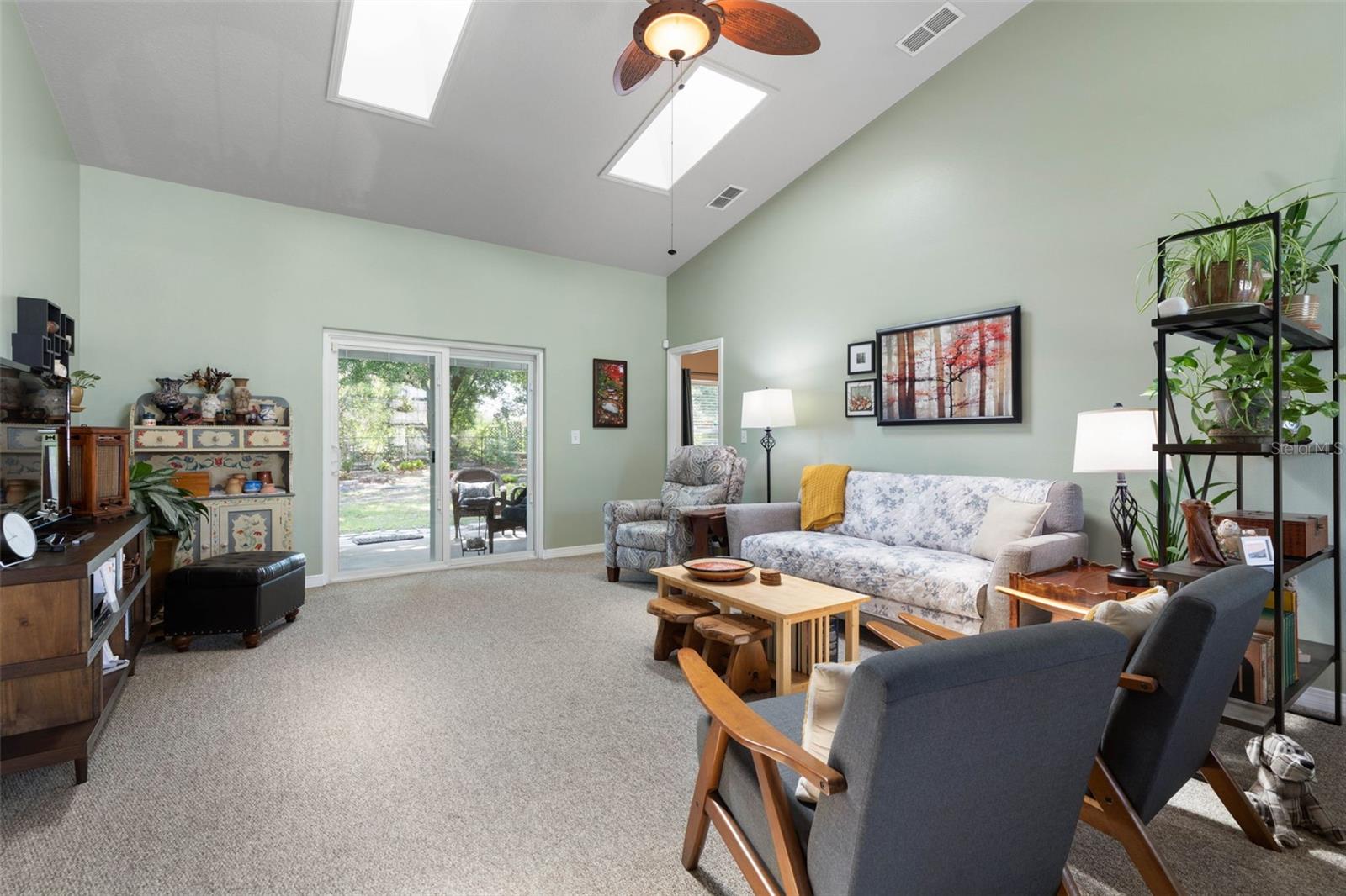 11 ROXBORO DR