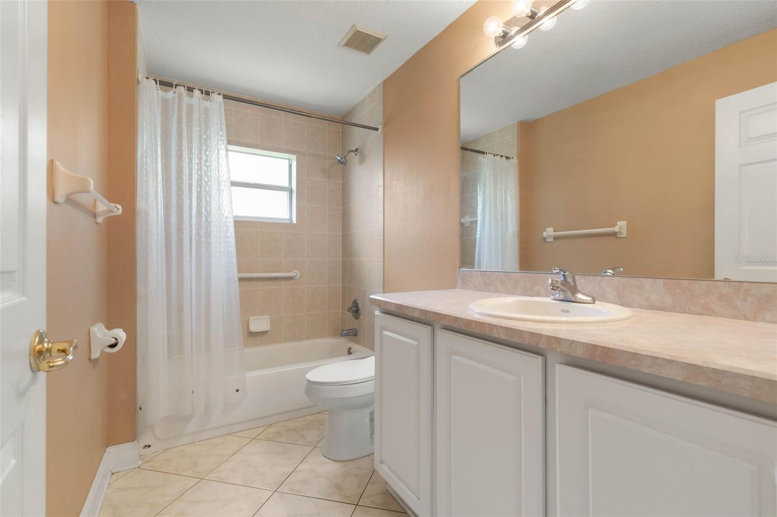 6 PRINCE MICHAEL LN