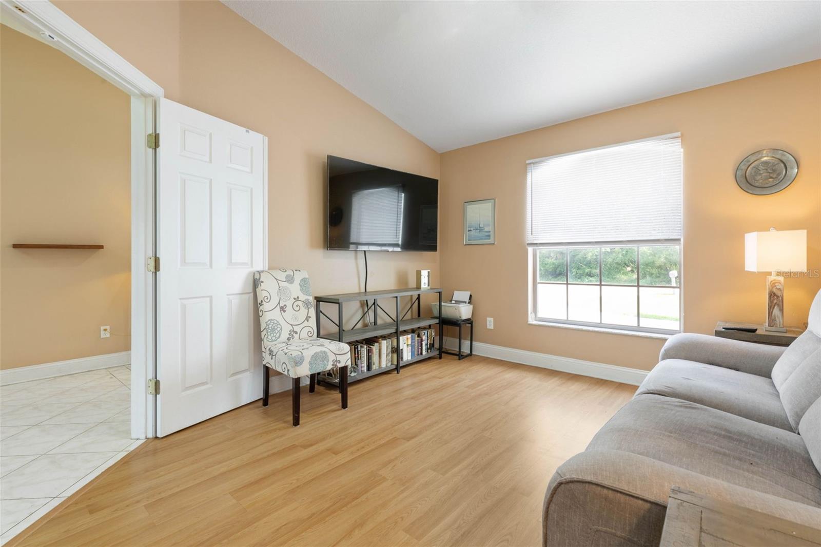 6 PRINCE MICHAEL LN