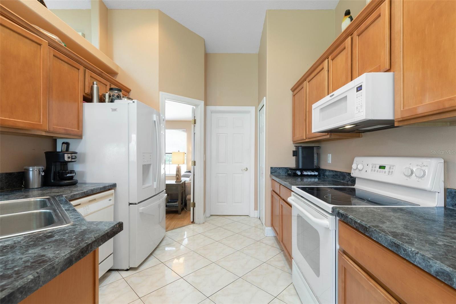 6 PRINCE MICHAEL LN