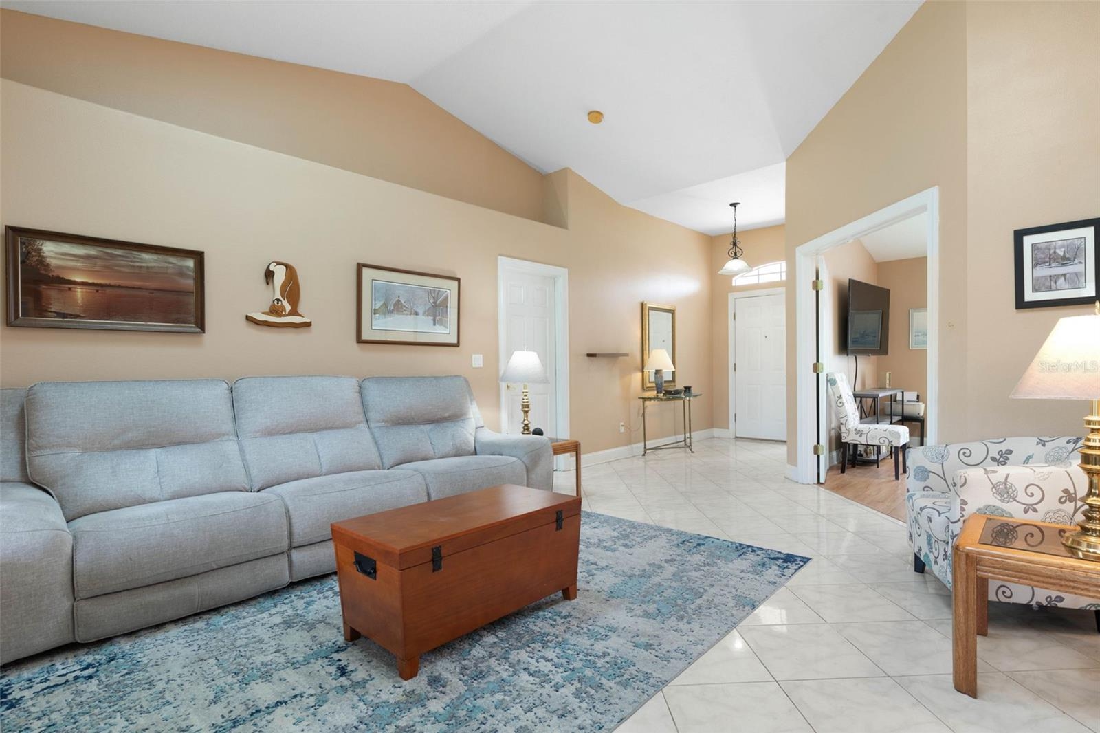 6 PRINCE MICHAEL LN