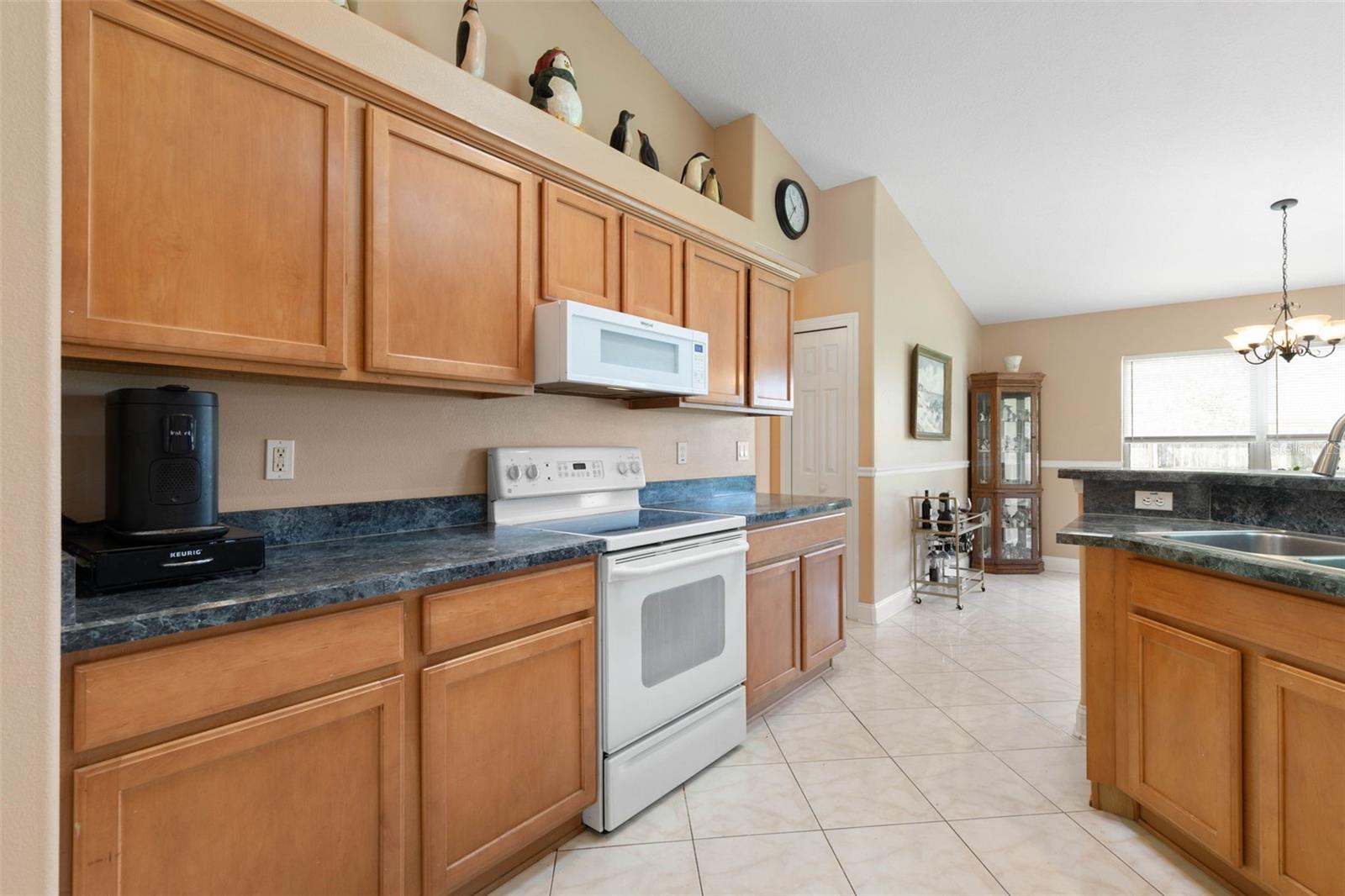 6 PRINCE MICHAEL LN