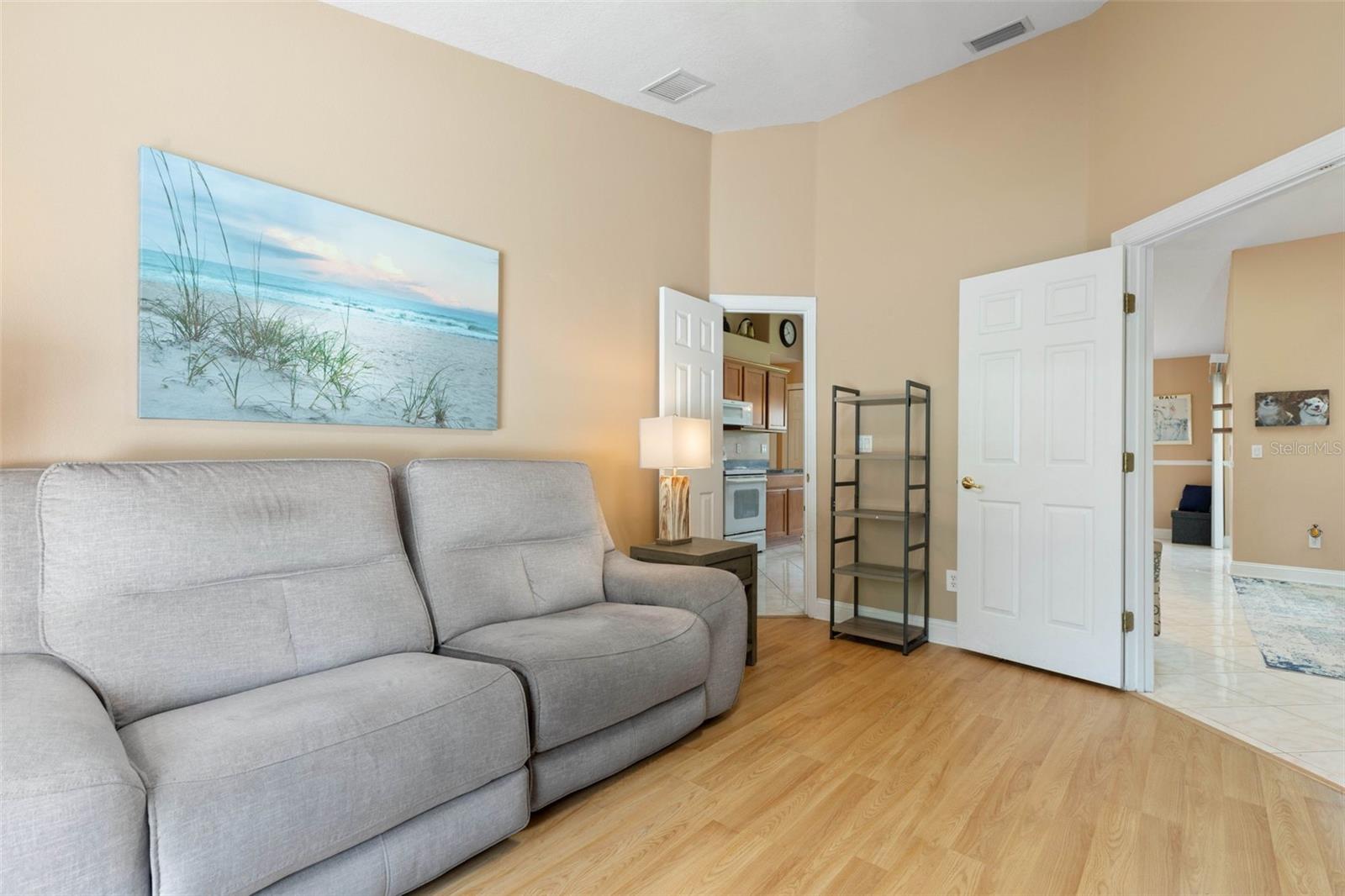 6 PRINCE MICHAEL LN