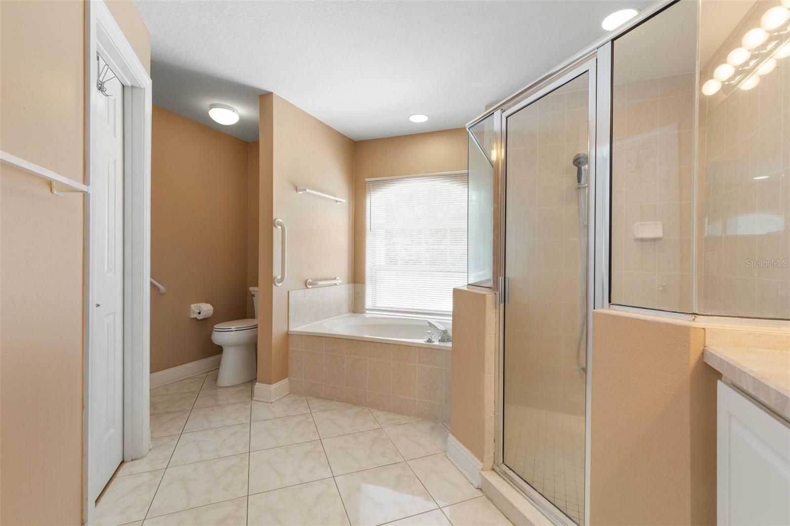 6 PRINCE MICHAEL LN