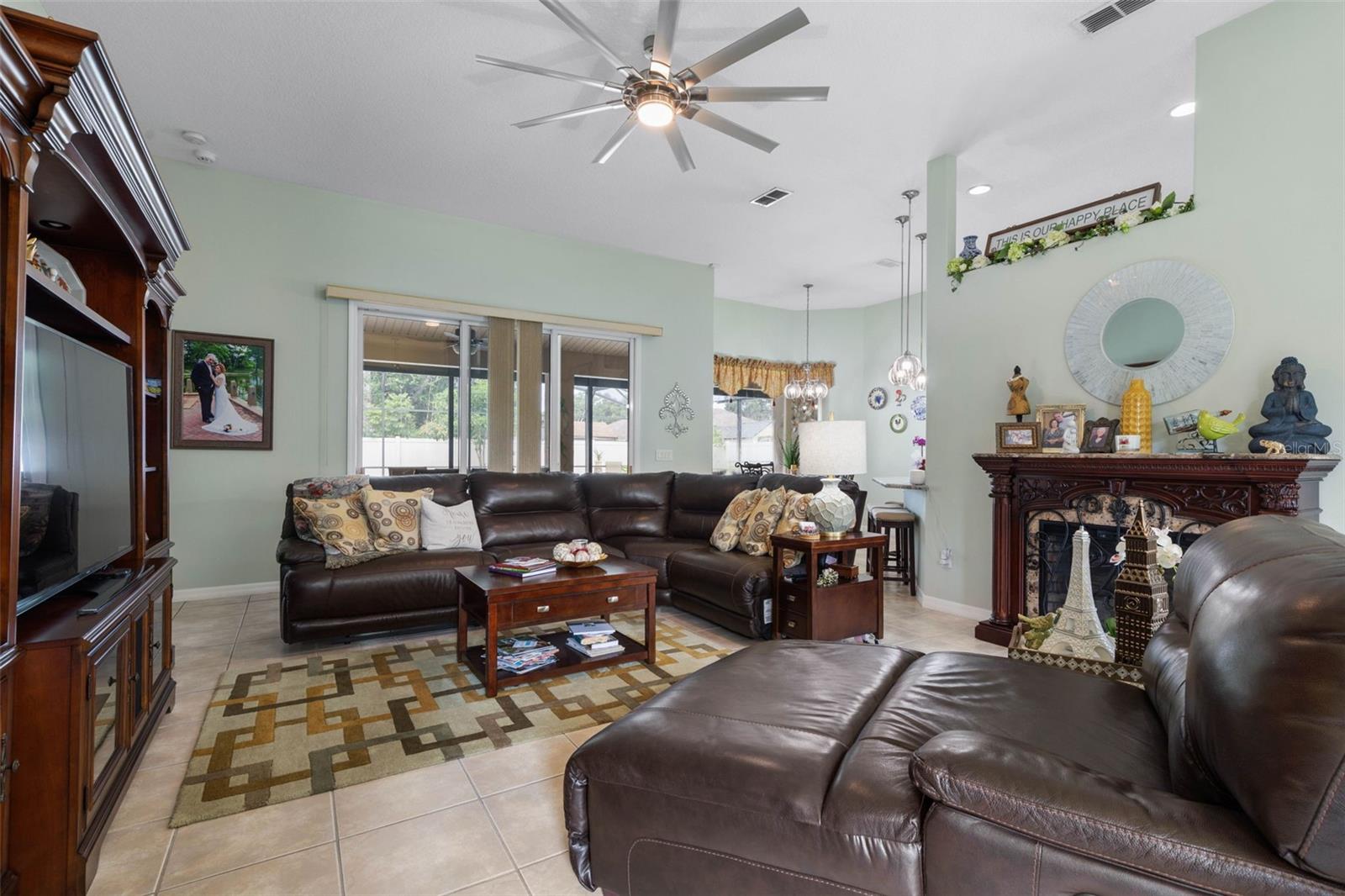 201 FRANKFORD LN