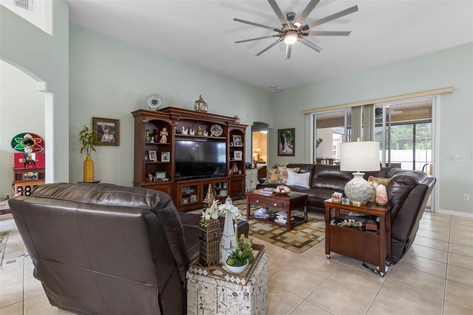 201 FRANKFORD LN