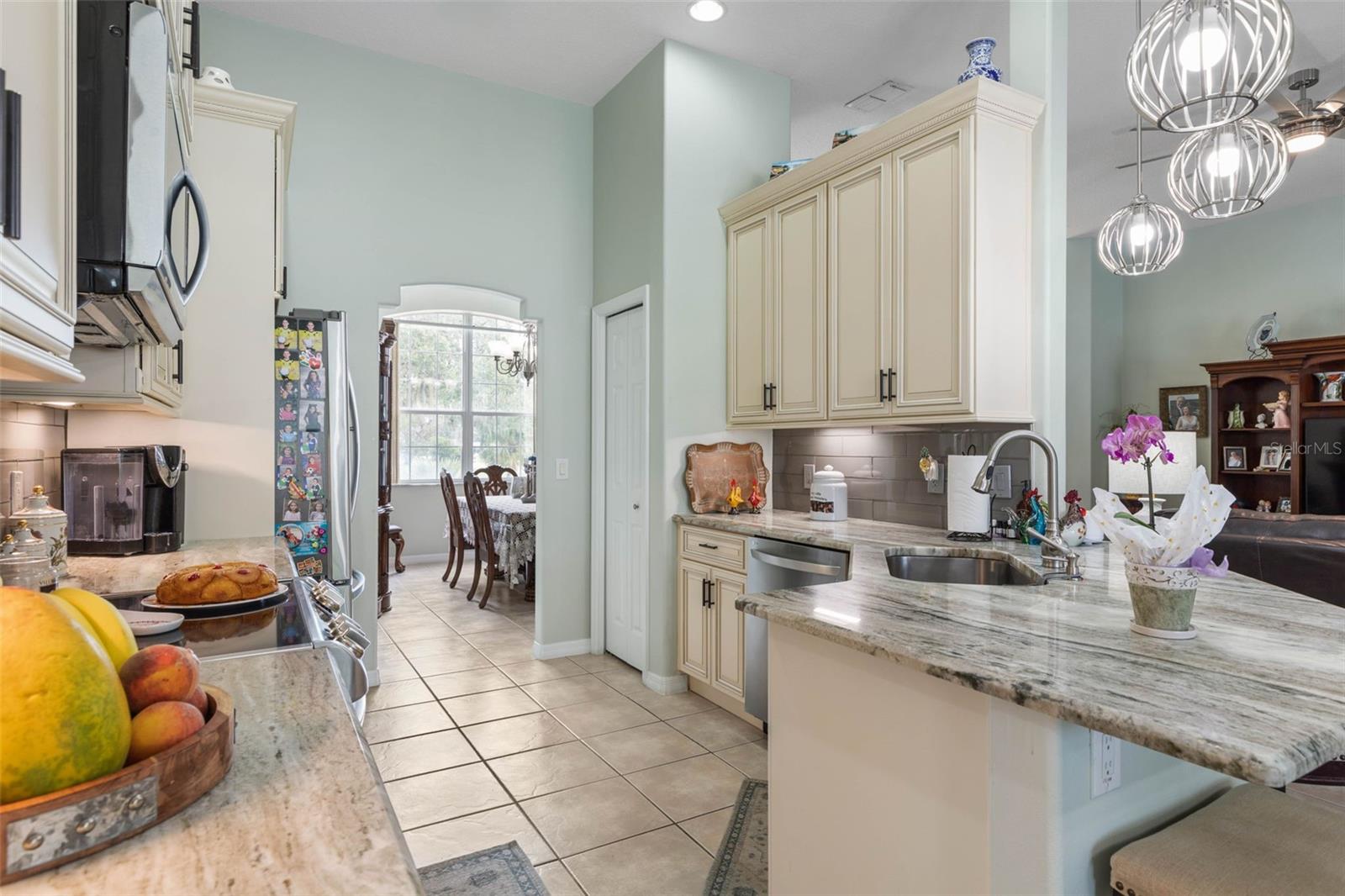 201 FRANKFORD LN