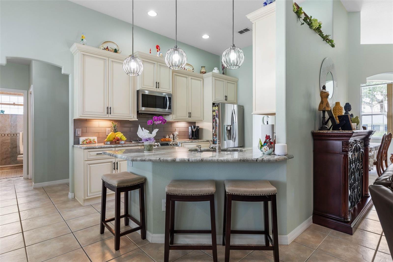 201 FRANKFORD LN