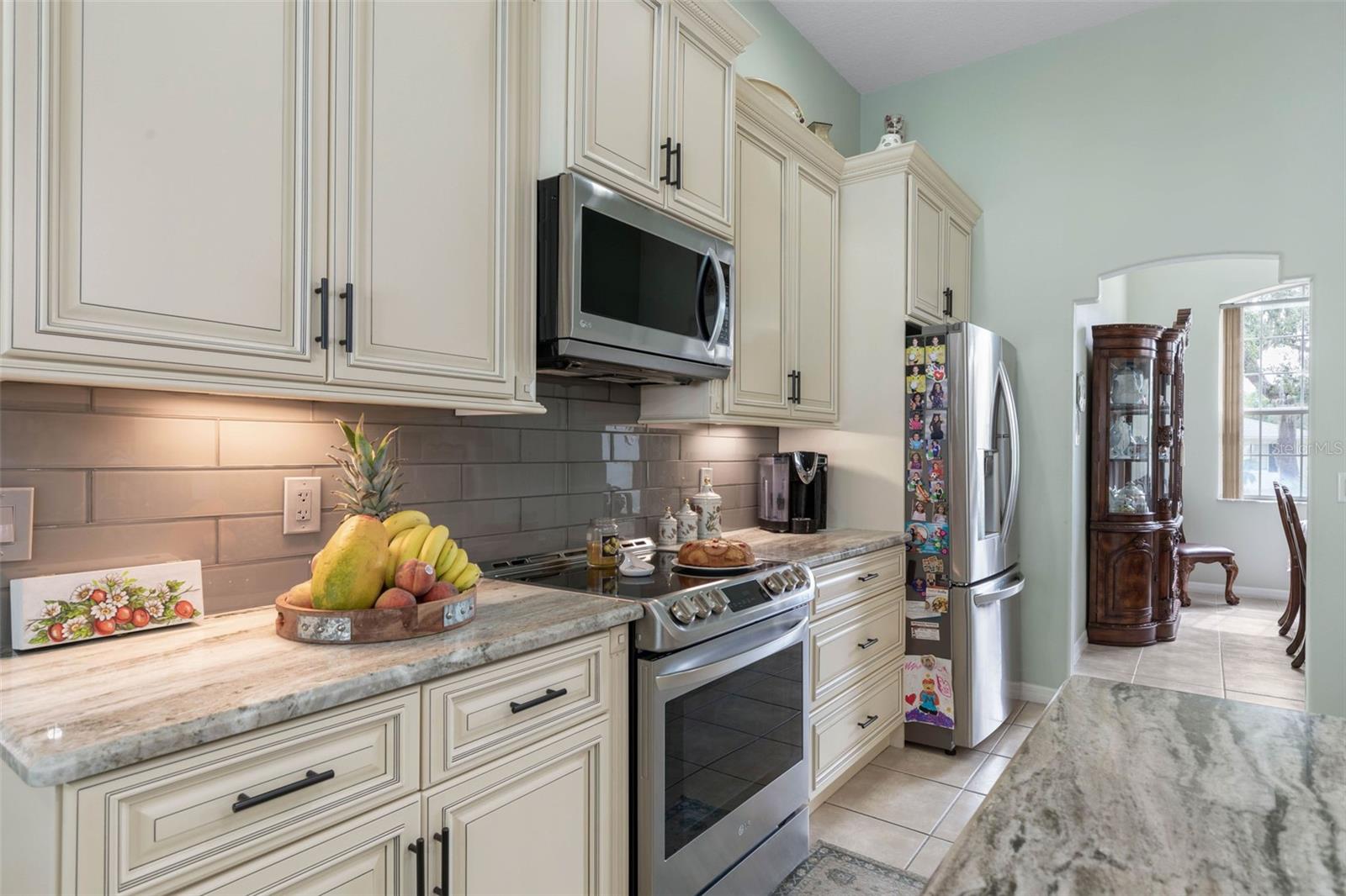 201 FRANKFORD LN