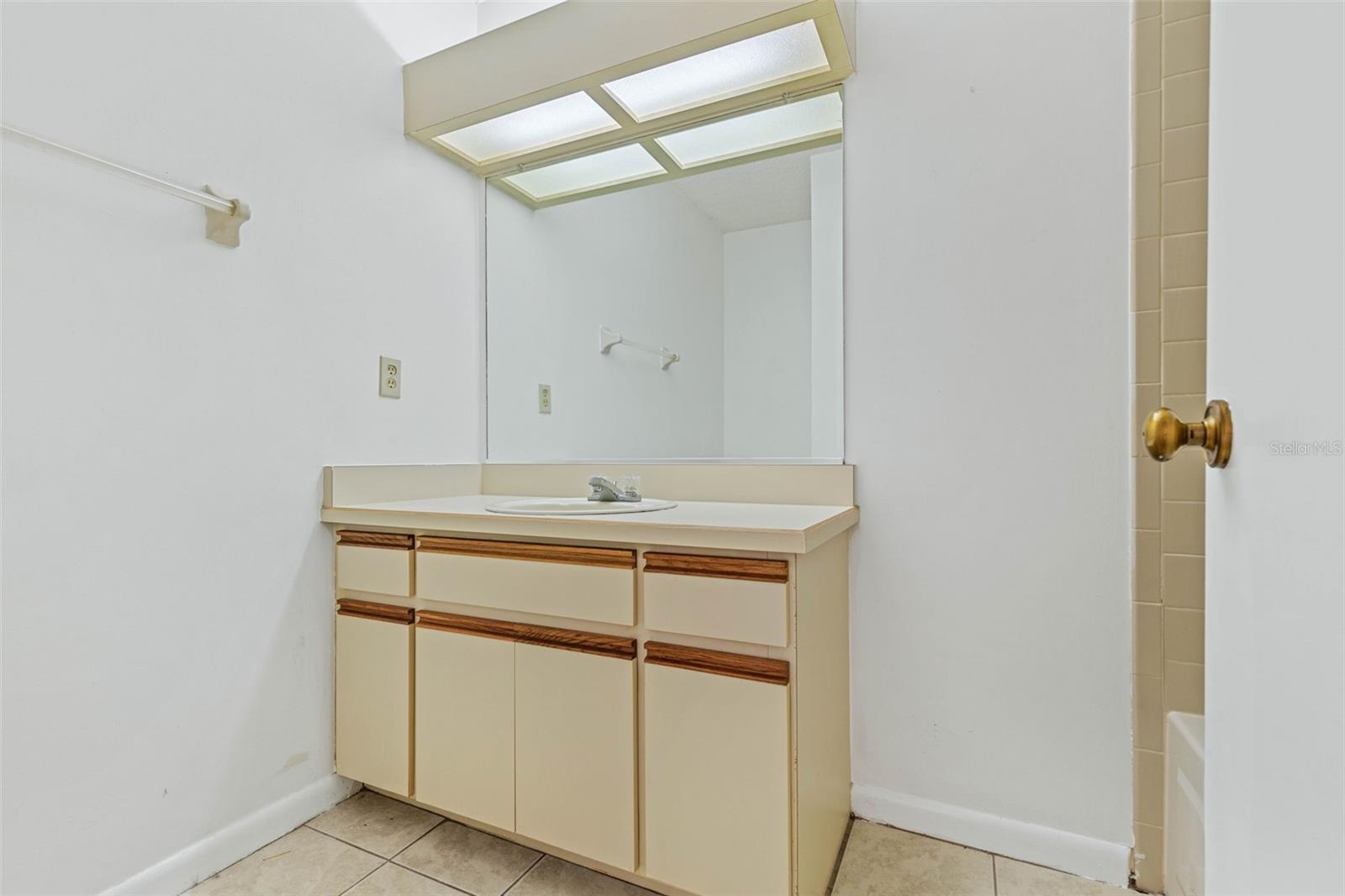 7 WARREN PL
