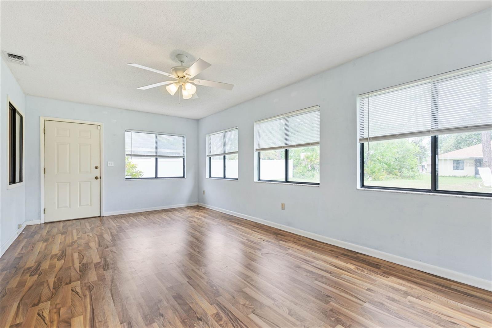 7 WARREN PL