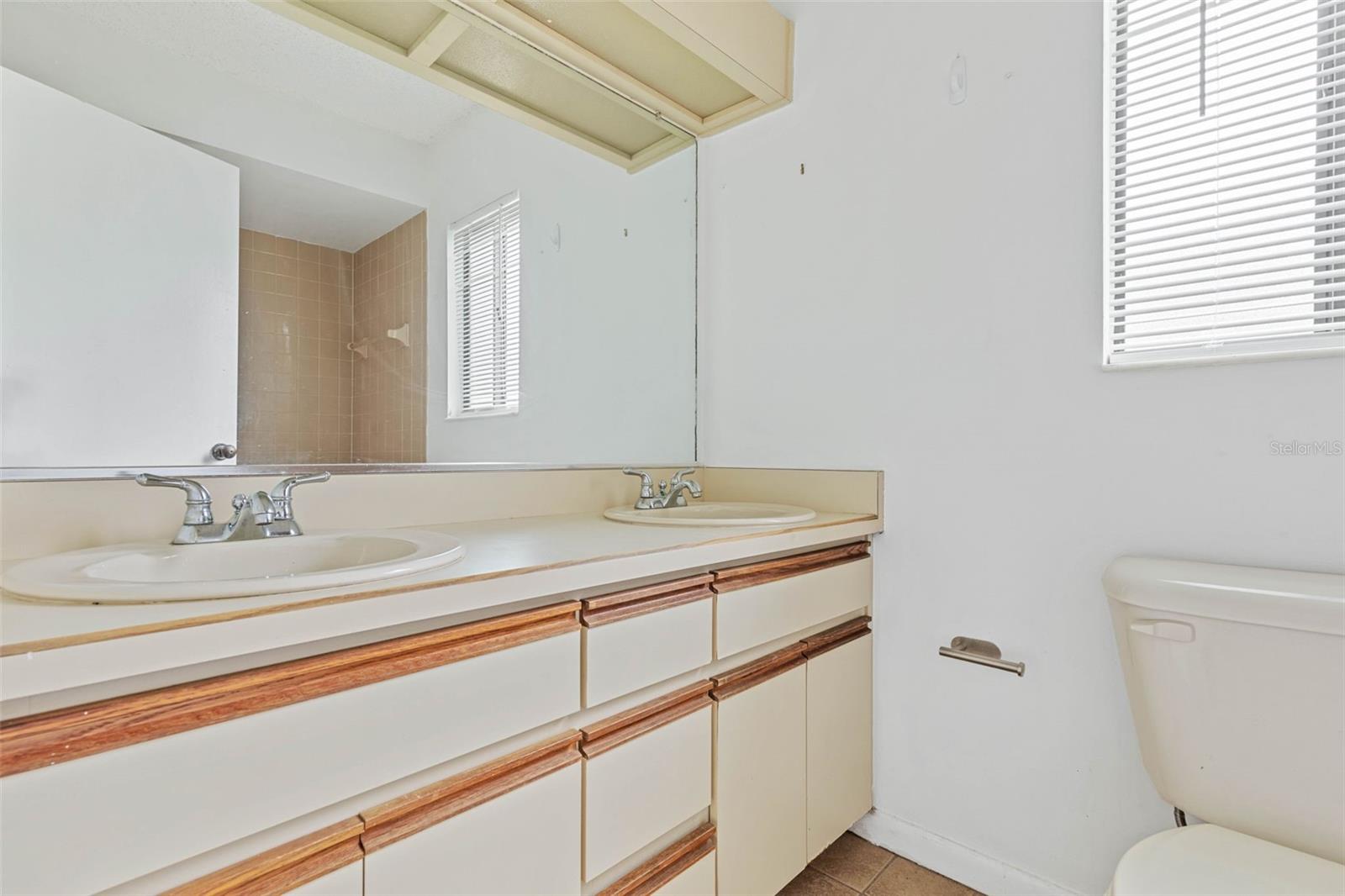 7 WARREN PL