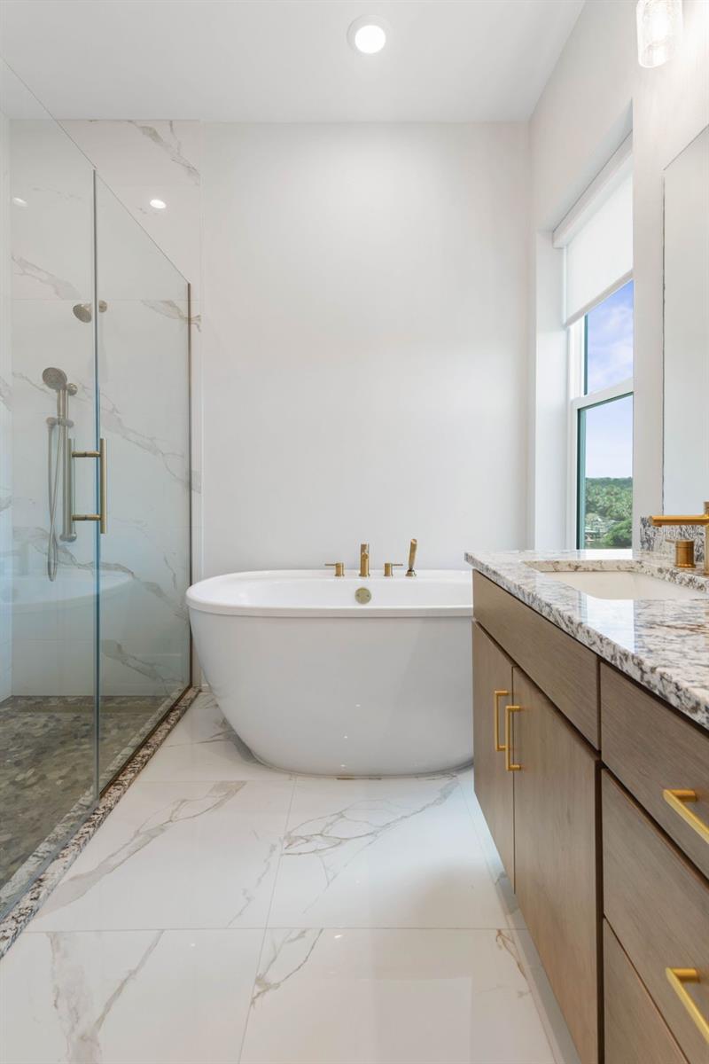 3538 N OCEAN SHORE BLVD