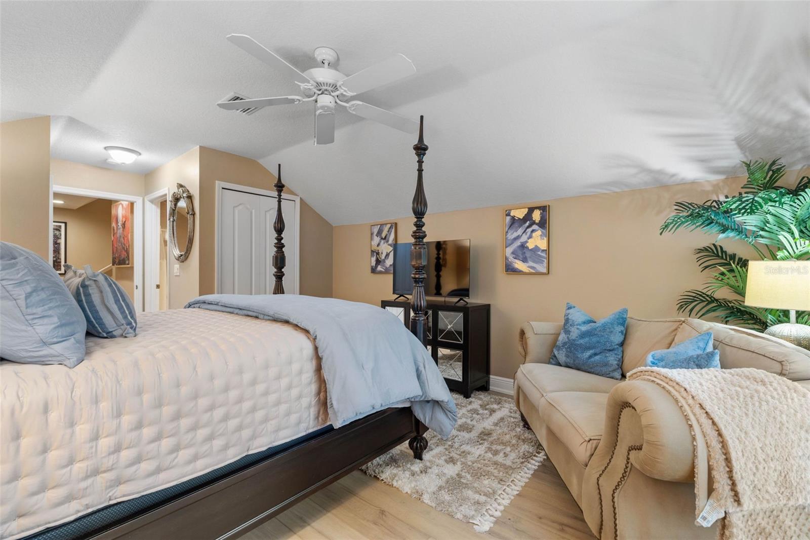 49 EASTLAKE DR