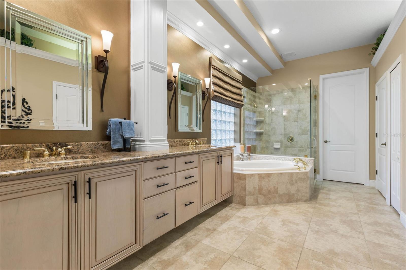 49 EASTLAKE DR