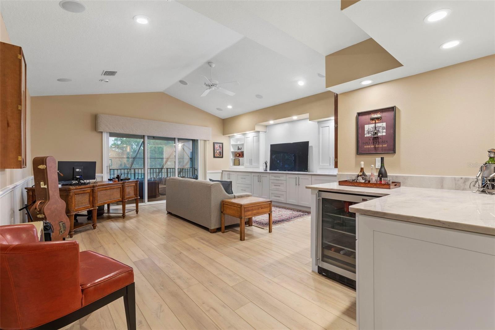 49 EASTLAKE DR
