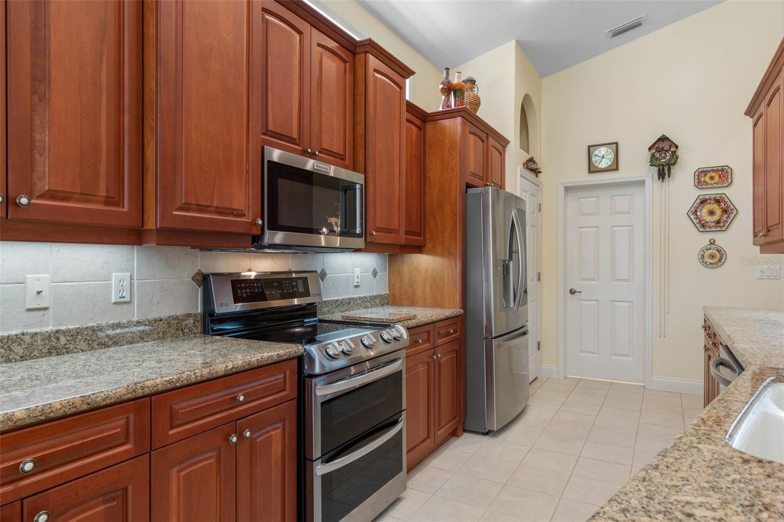 14 VILLAGE VIEW DR