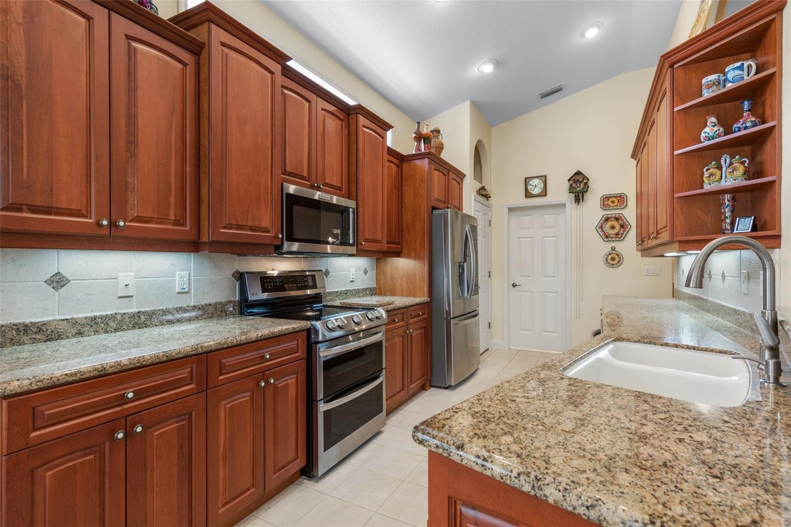 14 VILLAGE VIEW DR