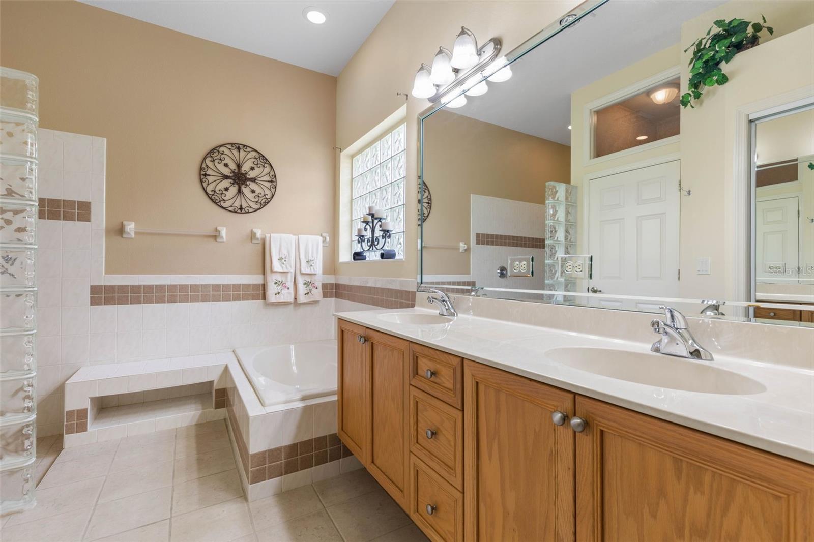 14 VILLAGE VIEW DR