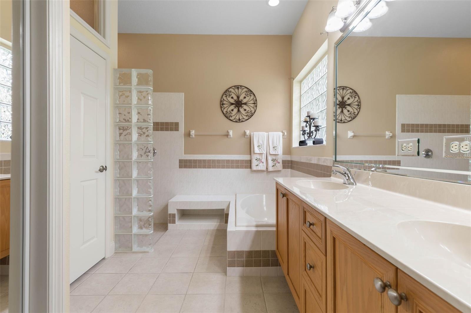 14 VILLAGE VIEW DR
