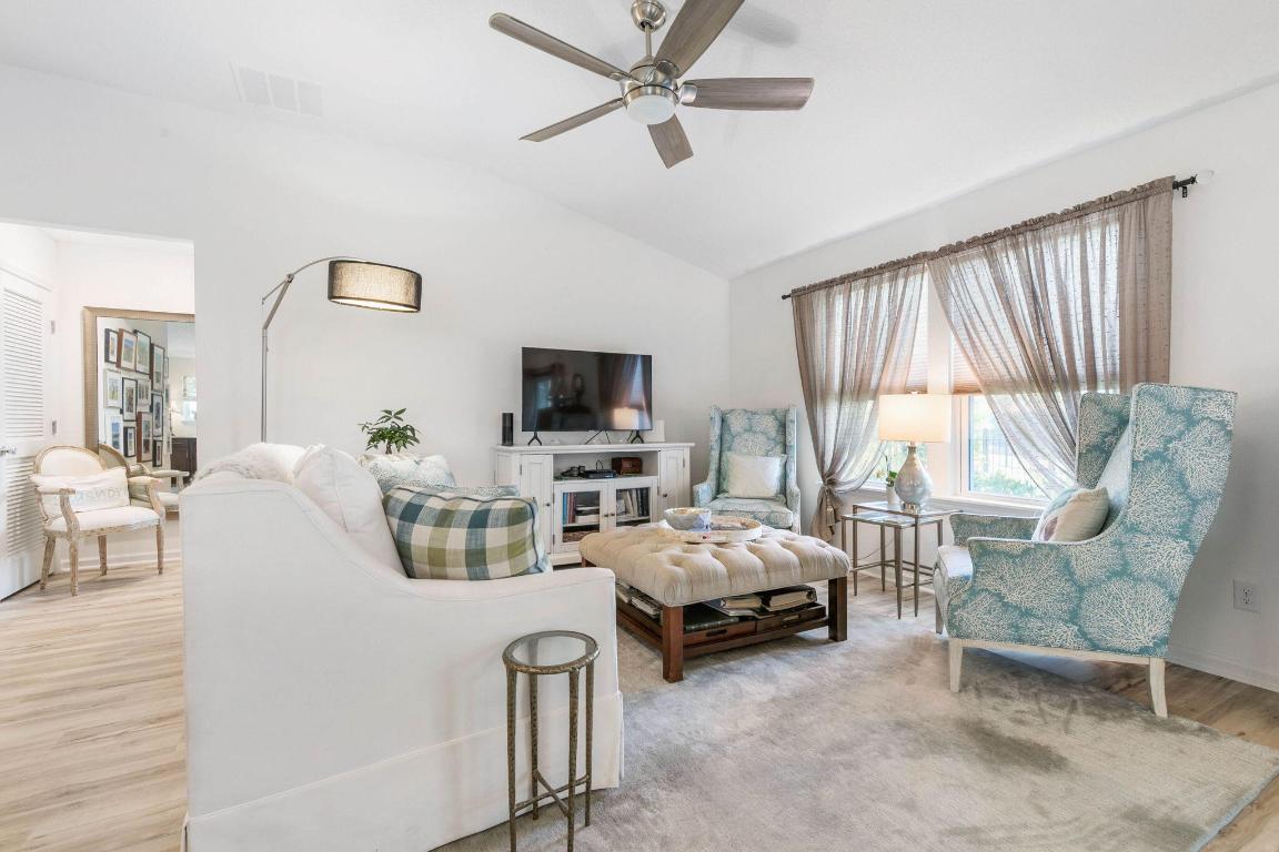 18 Las Casitas Boulevard