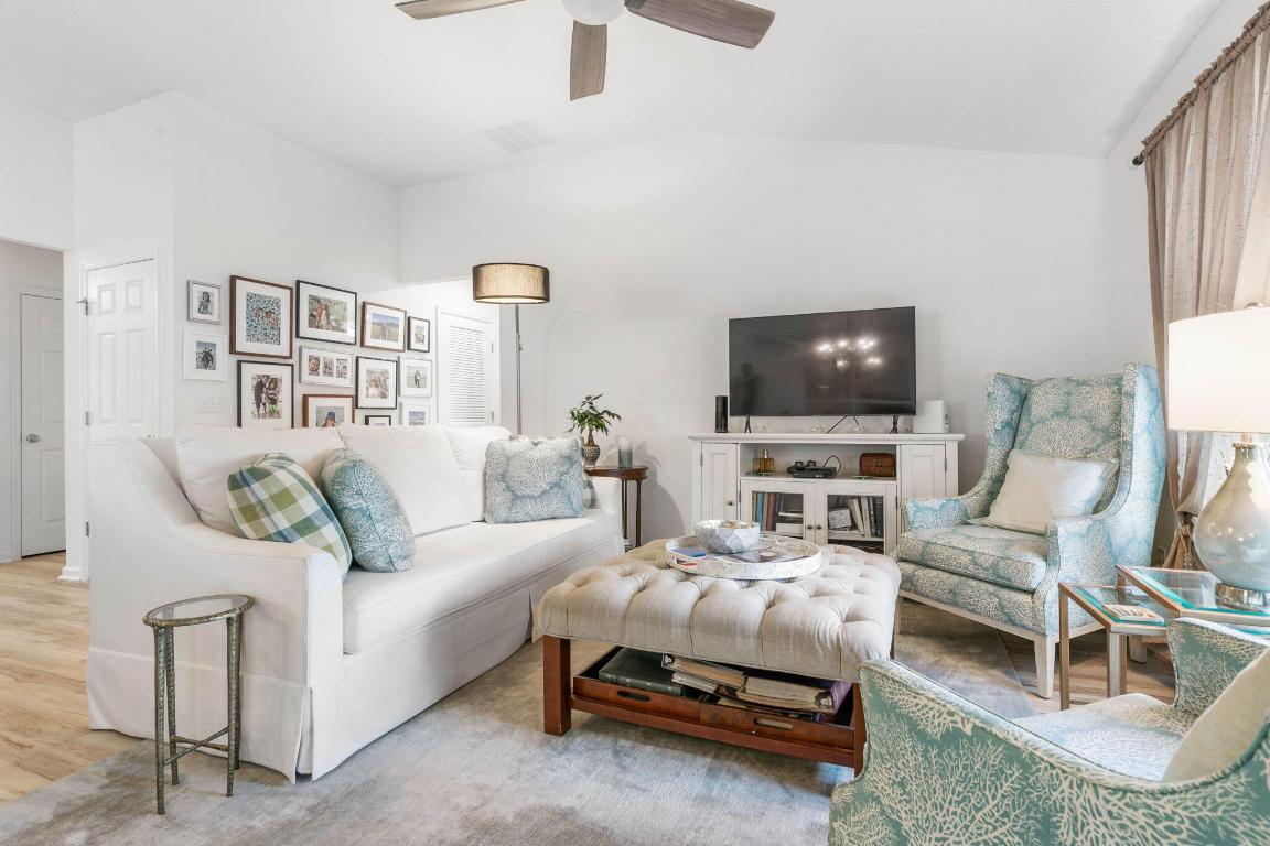 18 Las Casitas Boulevard