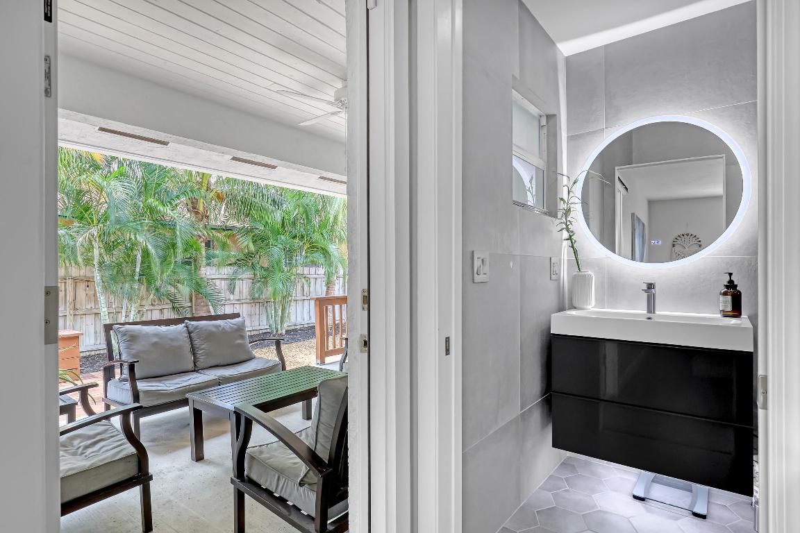 540 W Perry Street #1