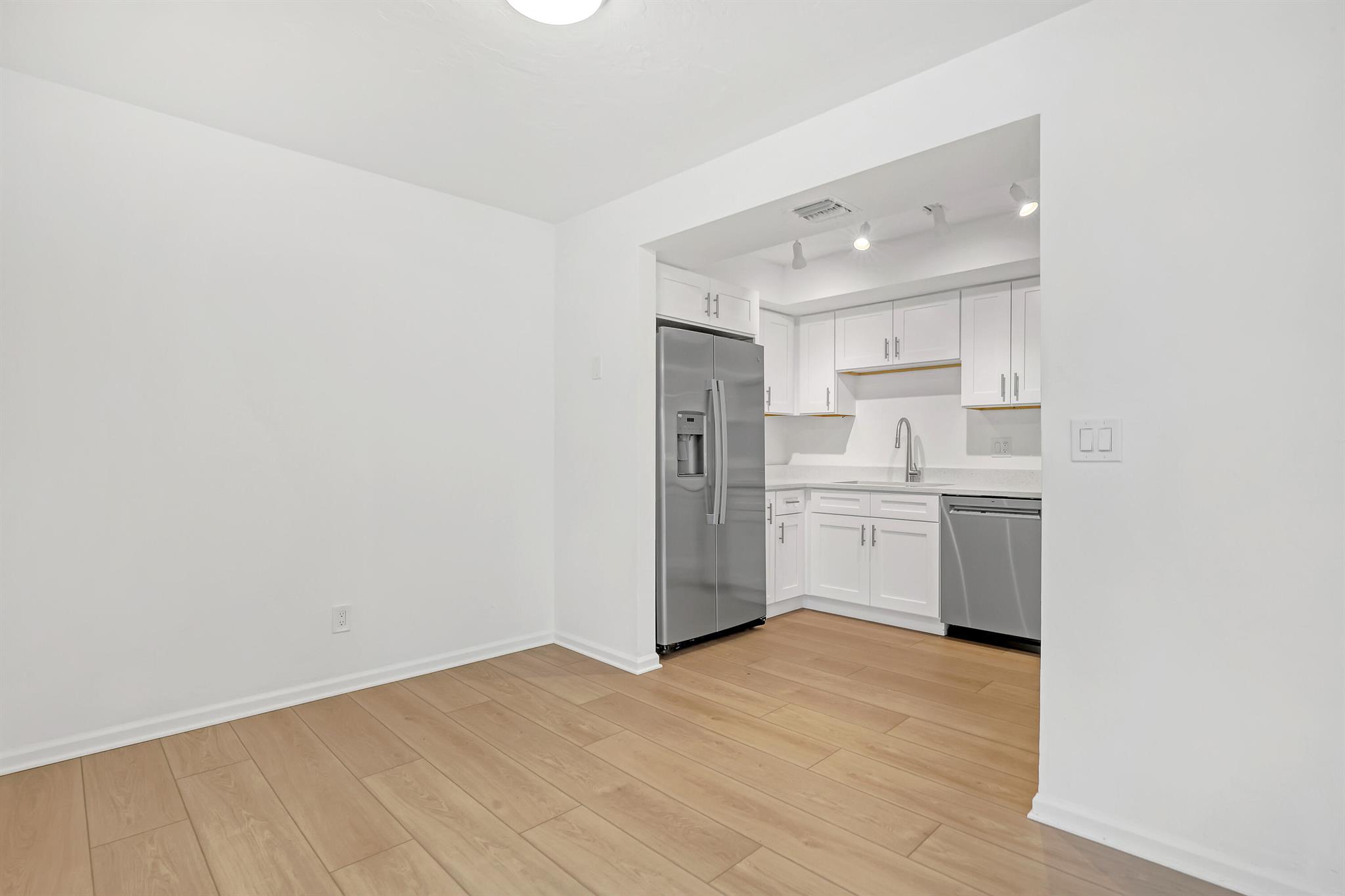 802 S Broadway