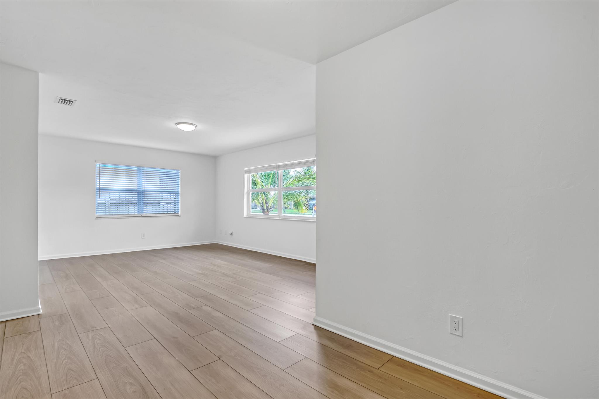 802 S Broadway