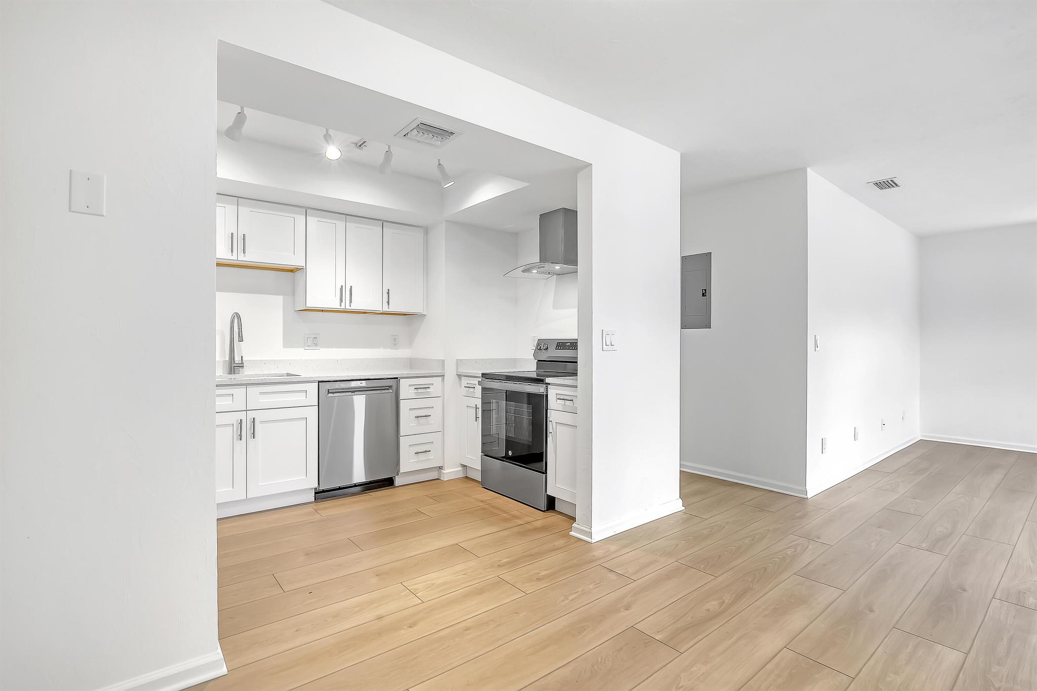 802 S Broadway